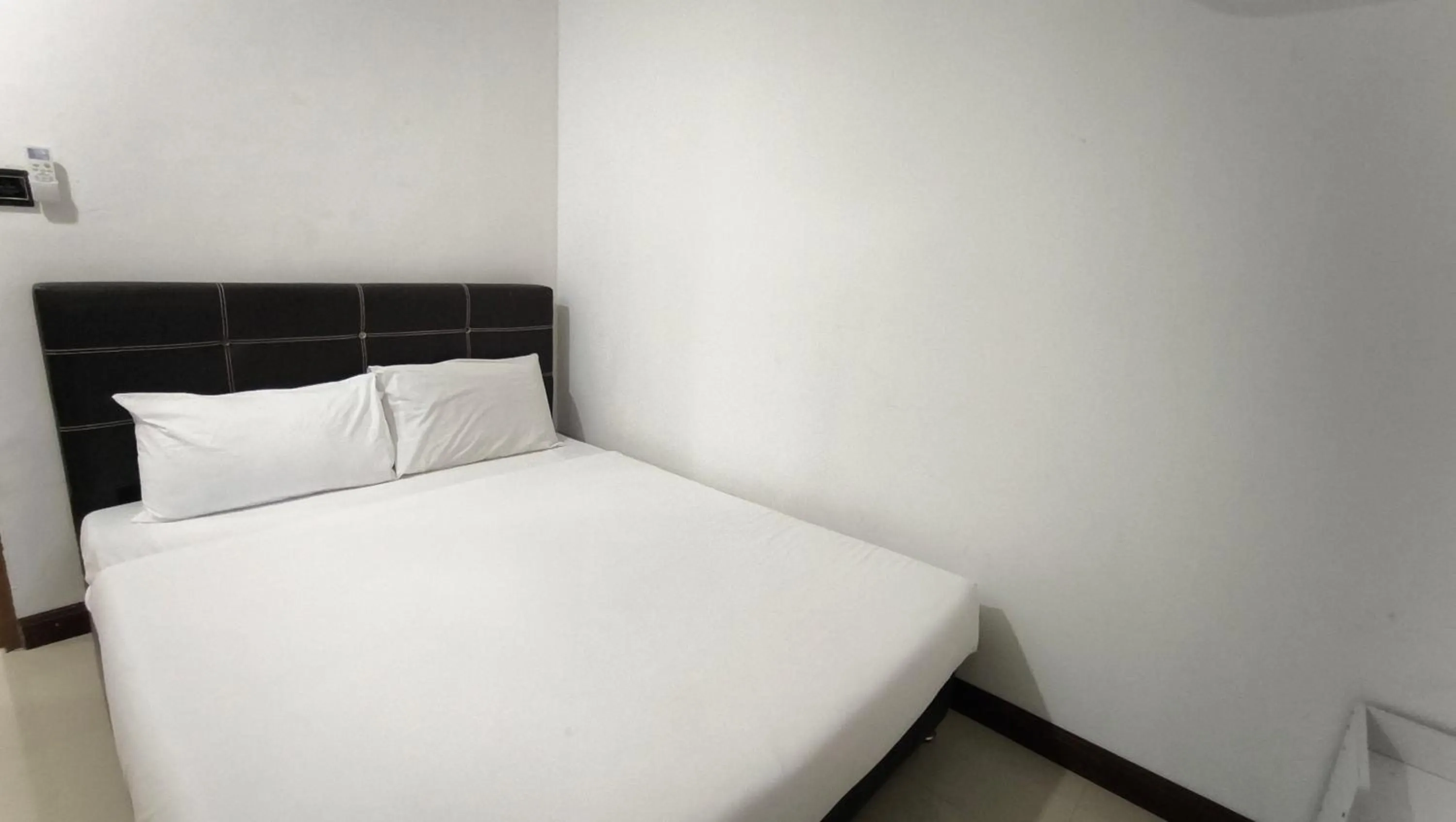 Photo of the whole room, Bed in Natol Homestay - Kenyalang Park