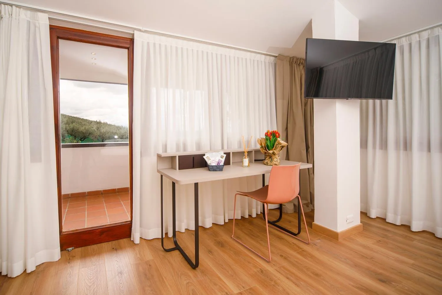 TV/Entertainment Center in ARIA - Villa di Campagna