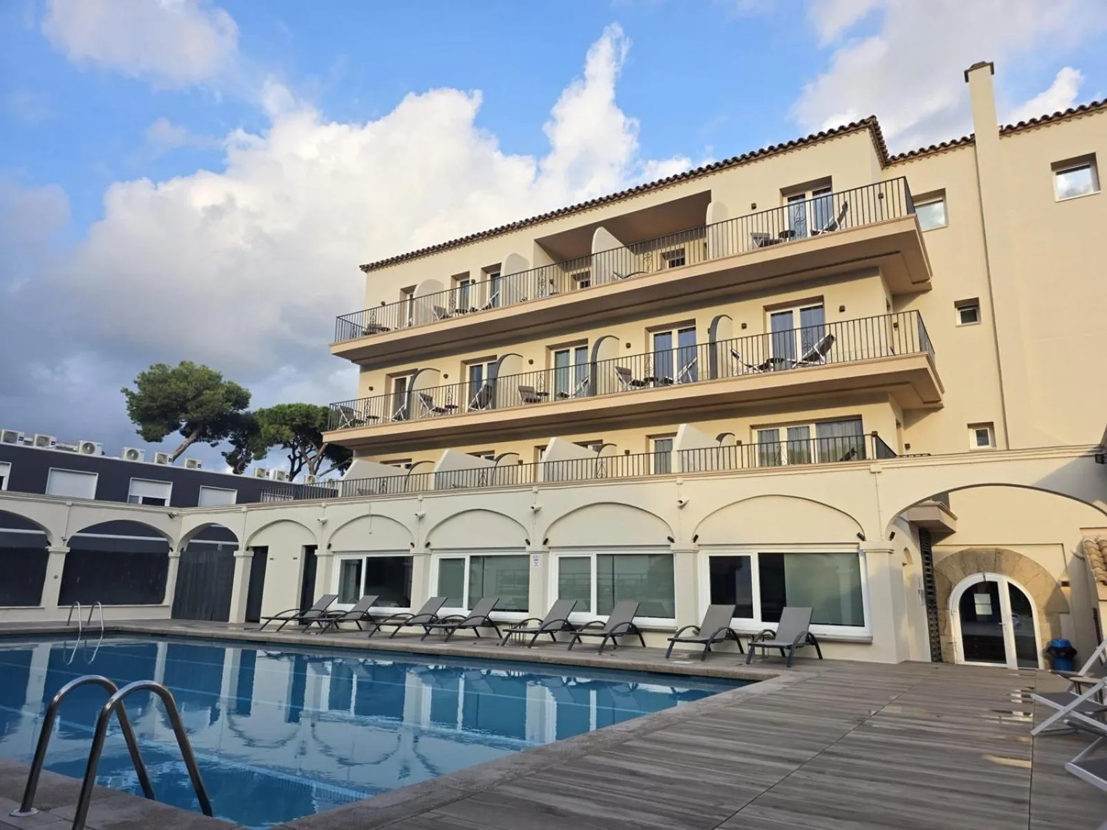 Swimming pool in Hotel Canal Olímpic