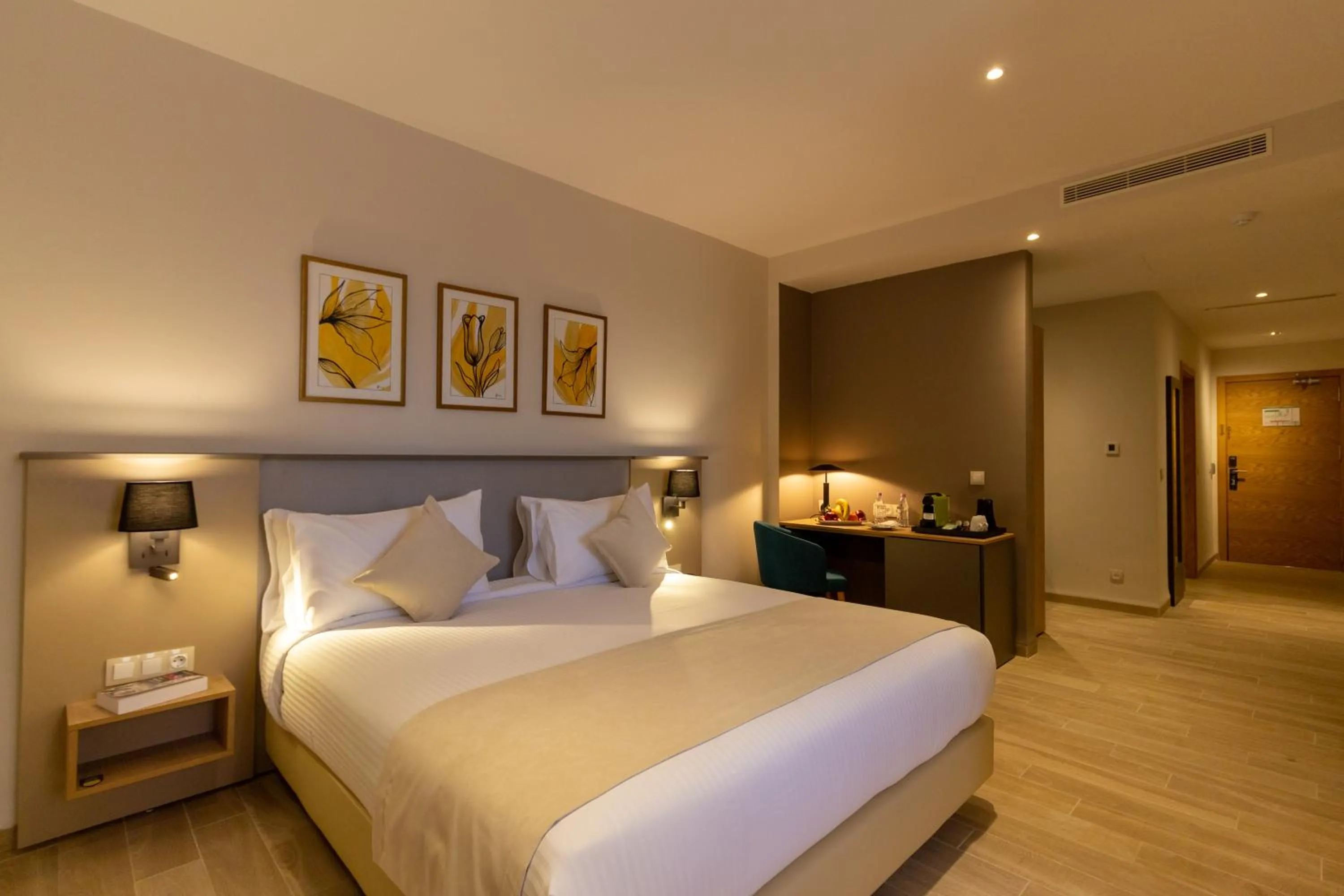 Bed in Golden Tulip Opera Alger