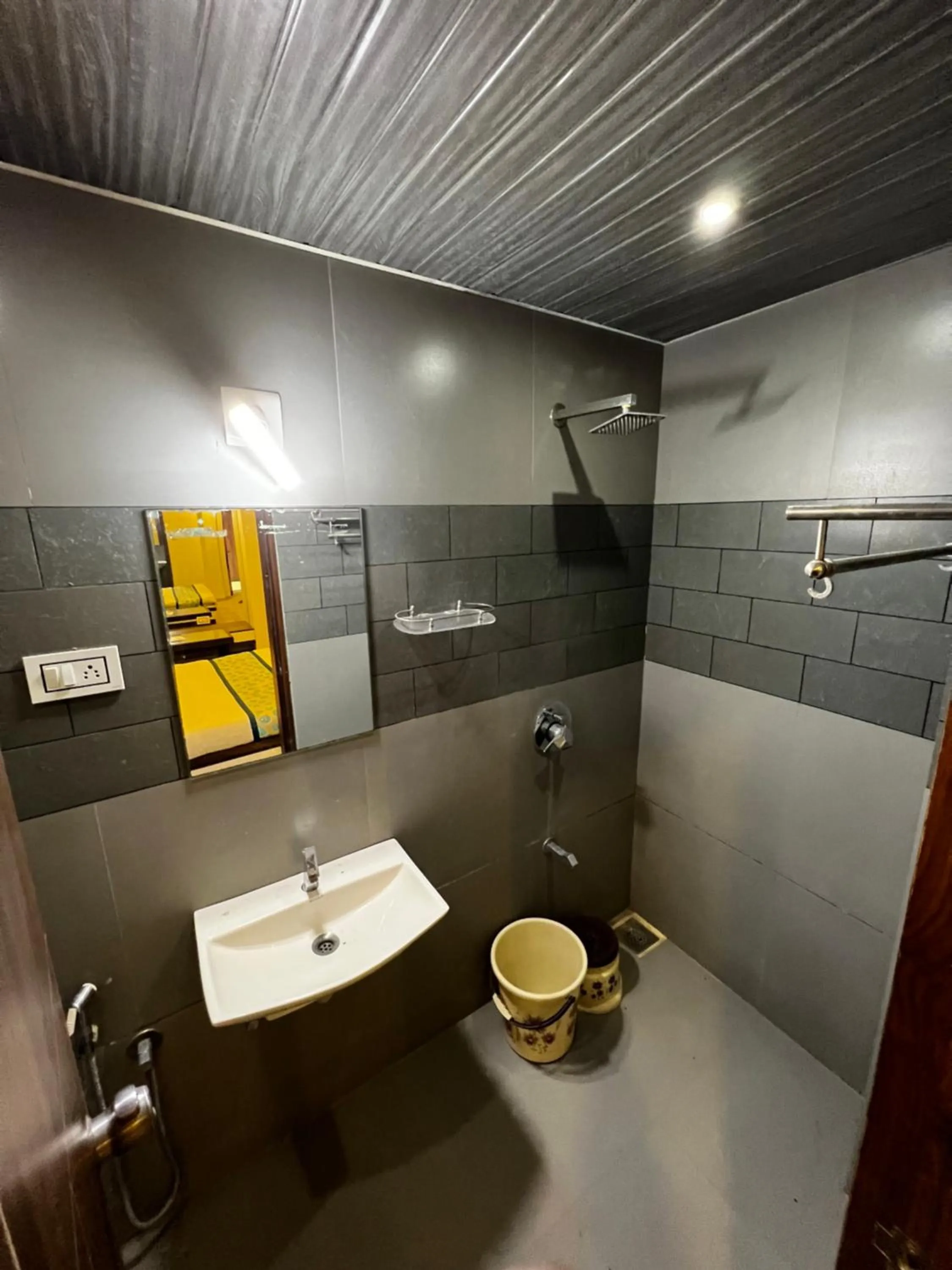 Shower in Hotel Savera Inn