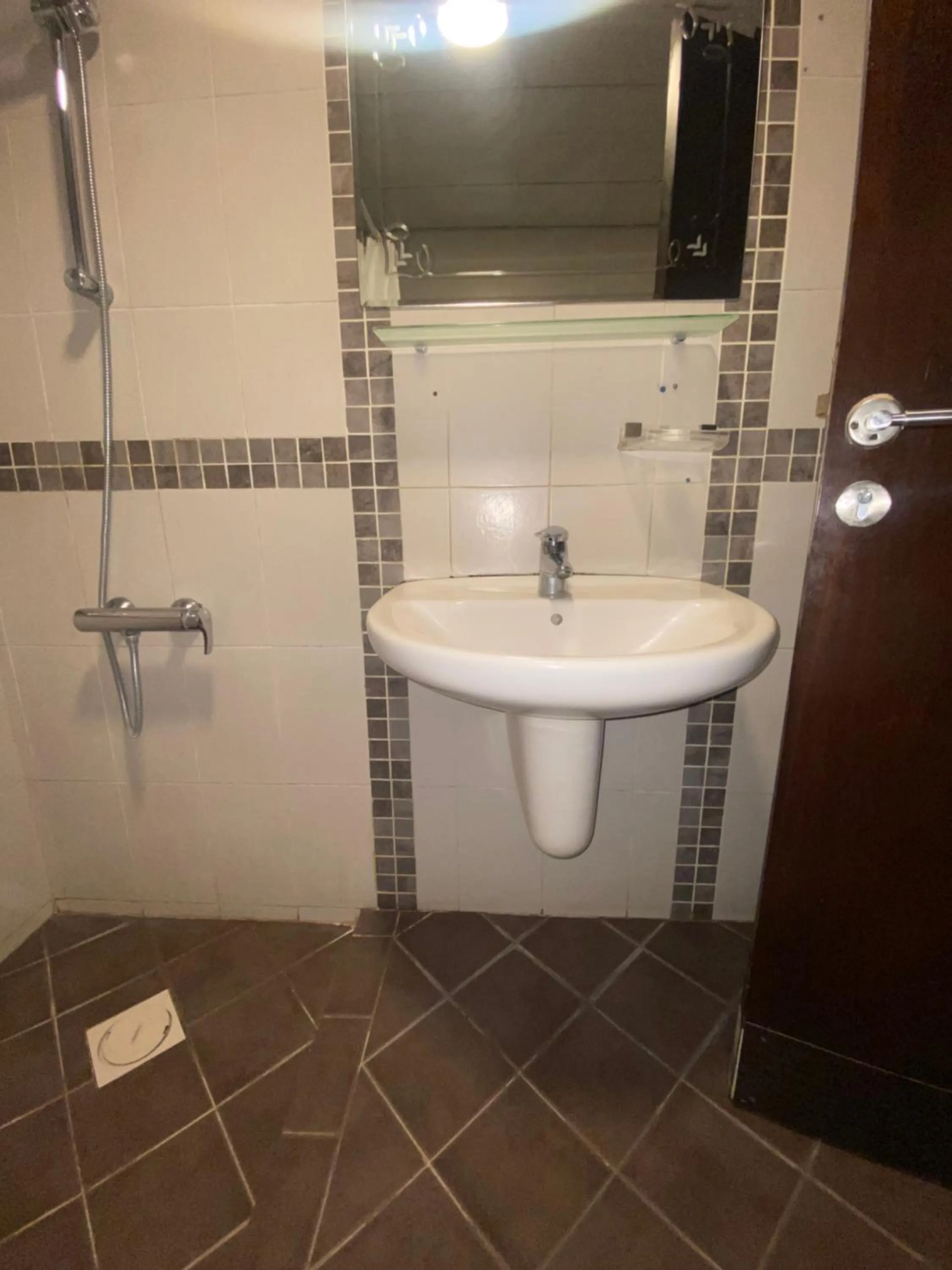 Shower in Tamrah Suites Hotel