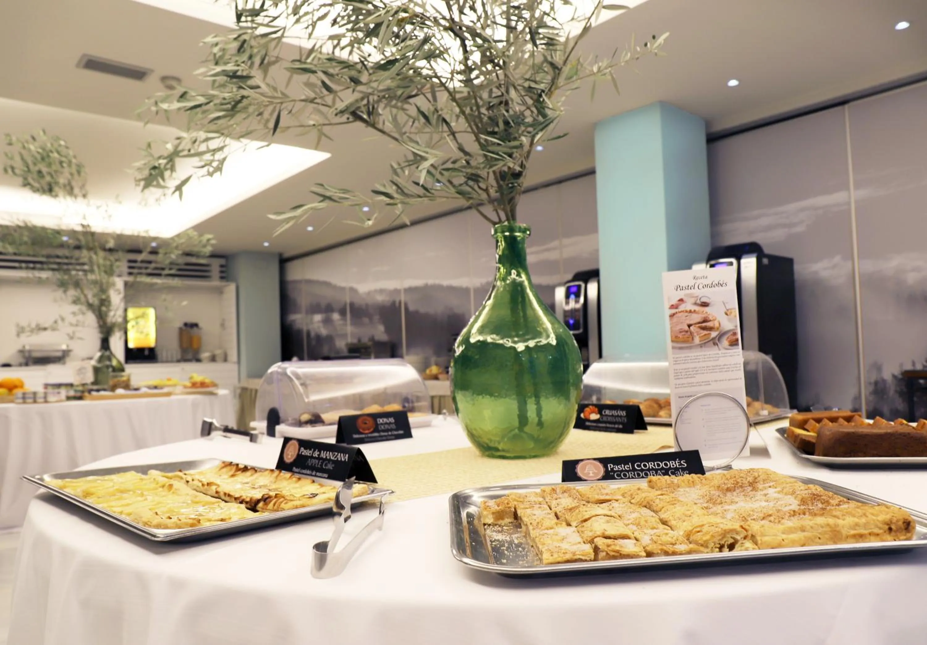 Restaurant/places to eat in Hotel Oasis