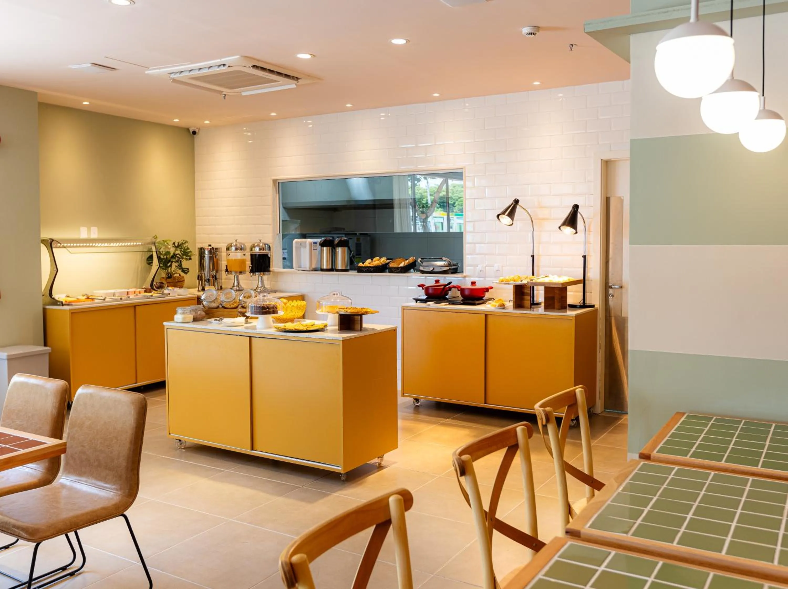 Buffet breakfast in B&B HOTEL Santos Dumont