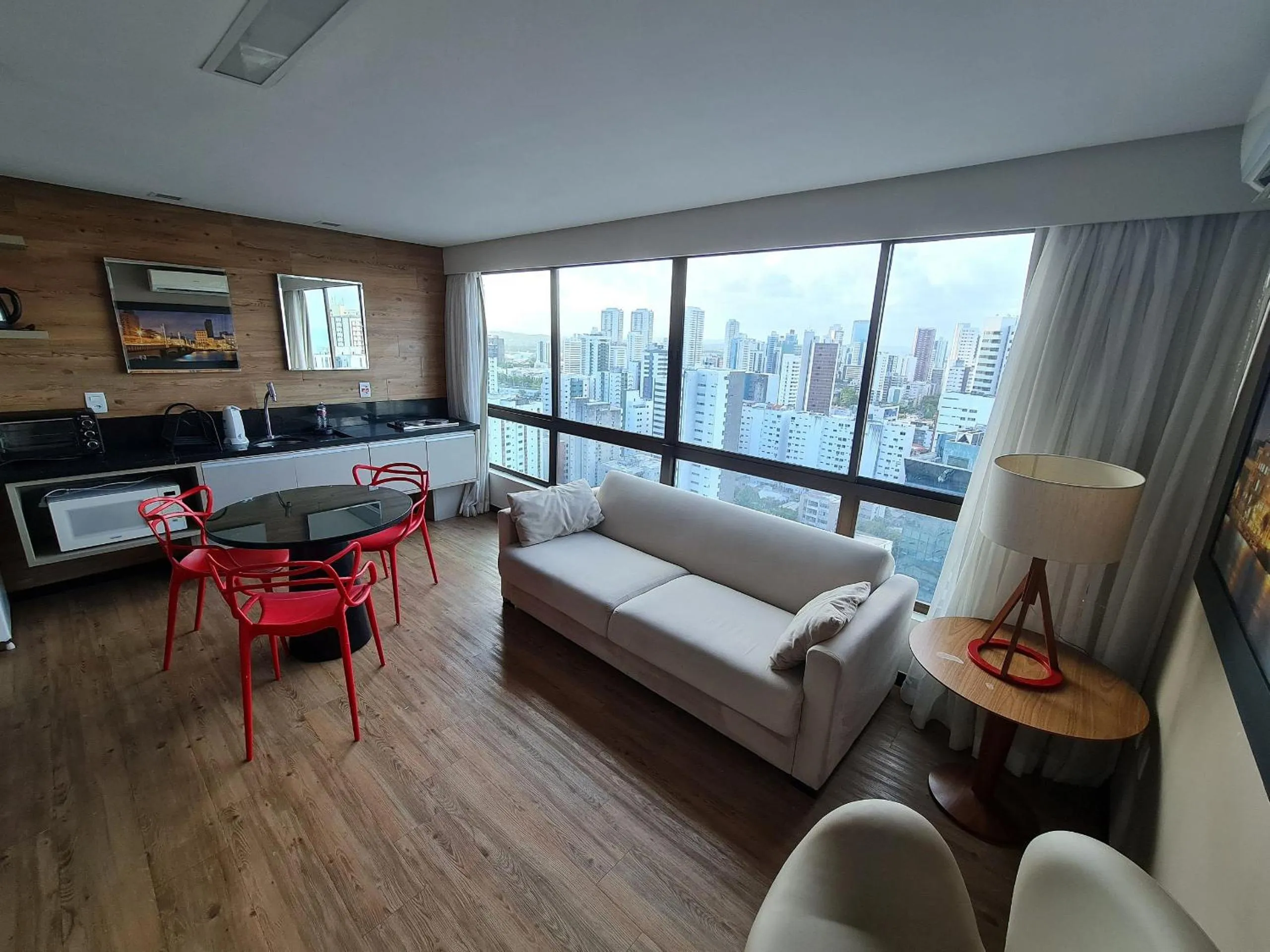 Kitchen or kitchenette in Confortável Flat em Boa Viagem com vista