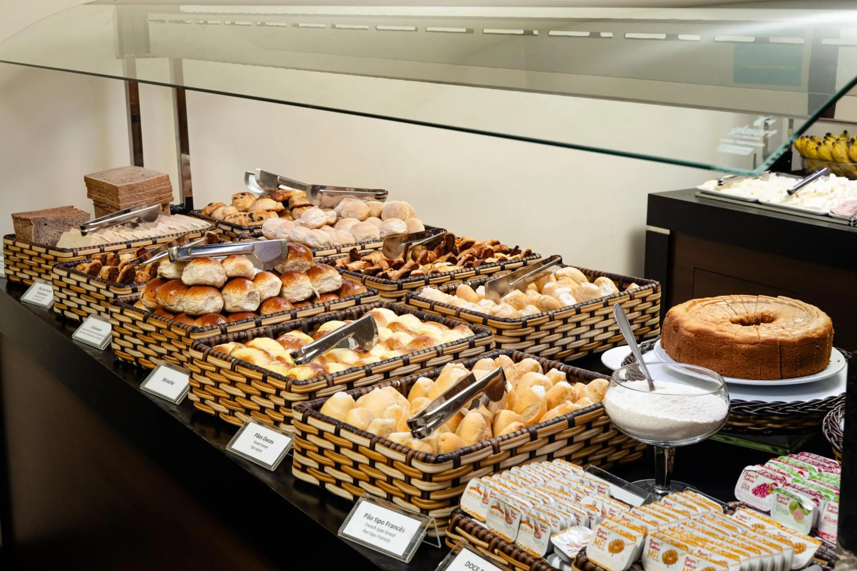 Buffet breakfast in Savoy Othon Lite