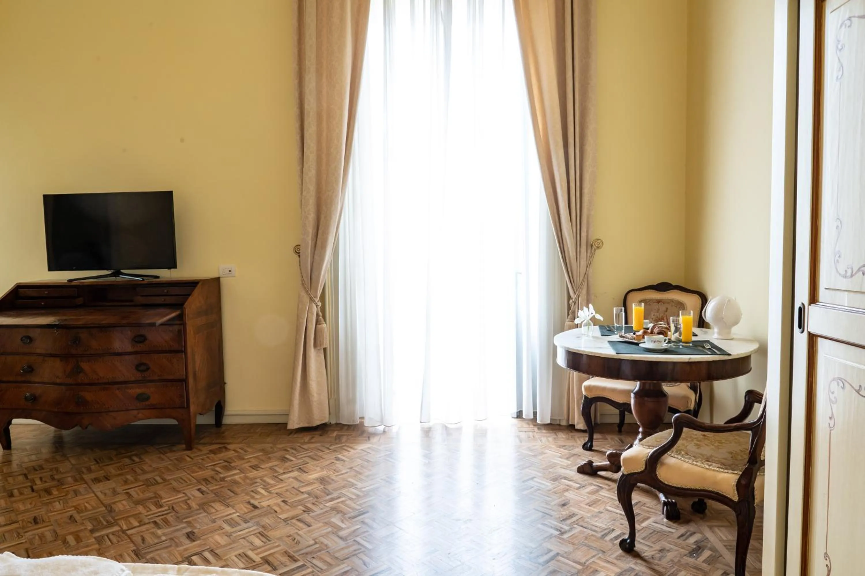 Decorative detail, TV/Entertainment Center in Personè Palace - by Symphonya Luxury