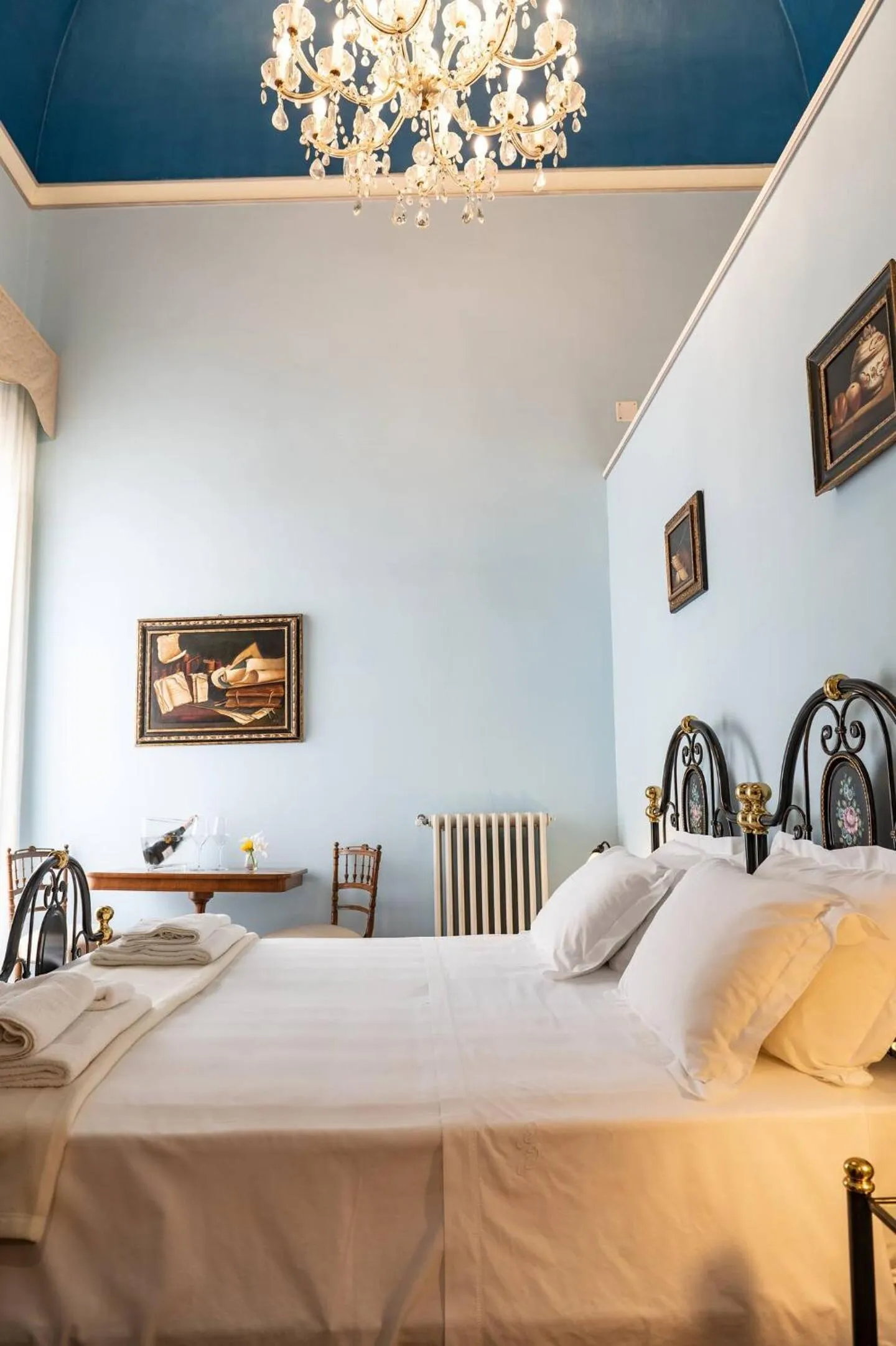 Bed in Personè Palace - by Symphonya Luxury