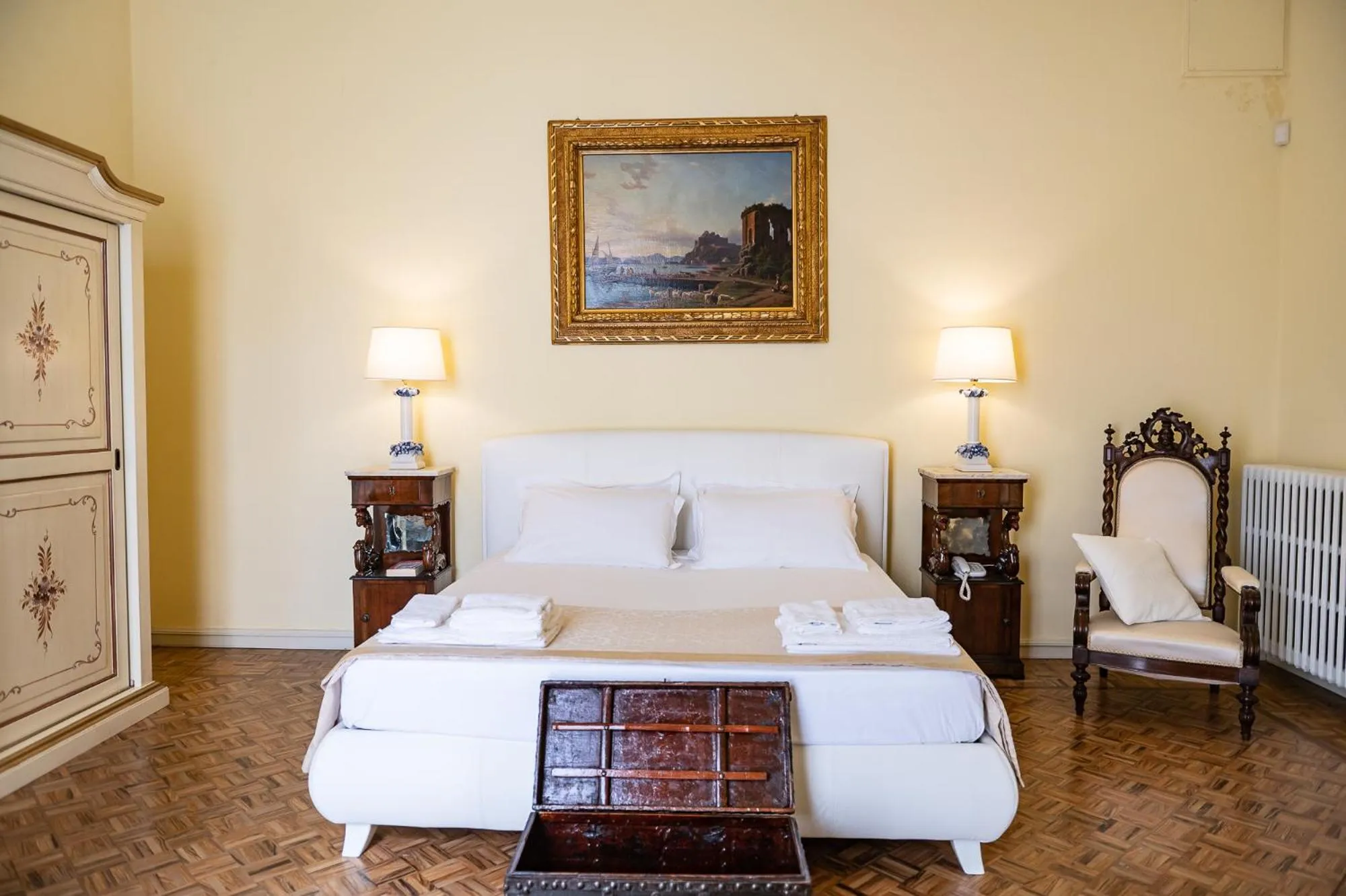 Bed in Personè Palace - by Symphonya Luxury