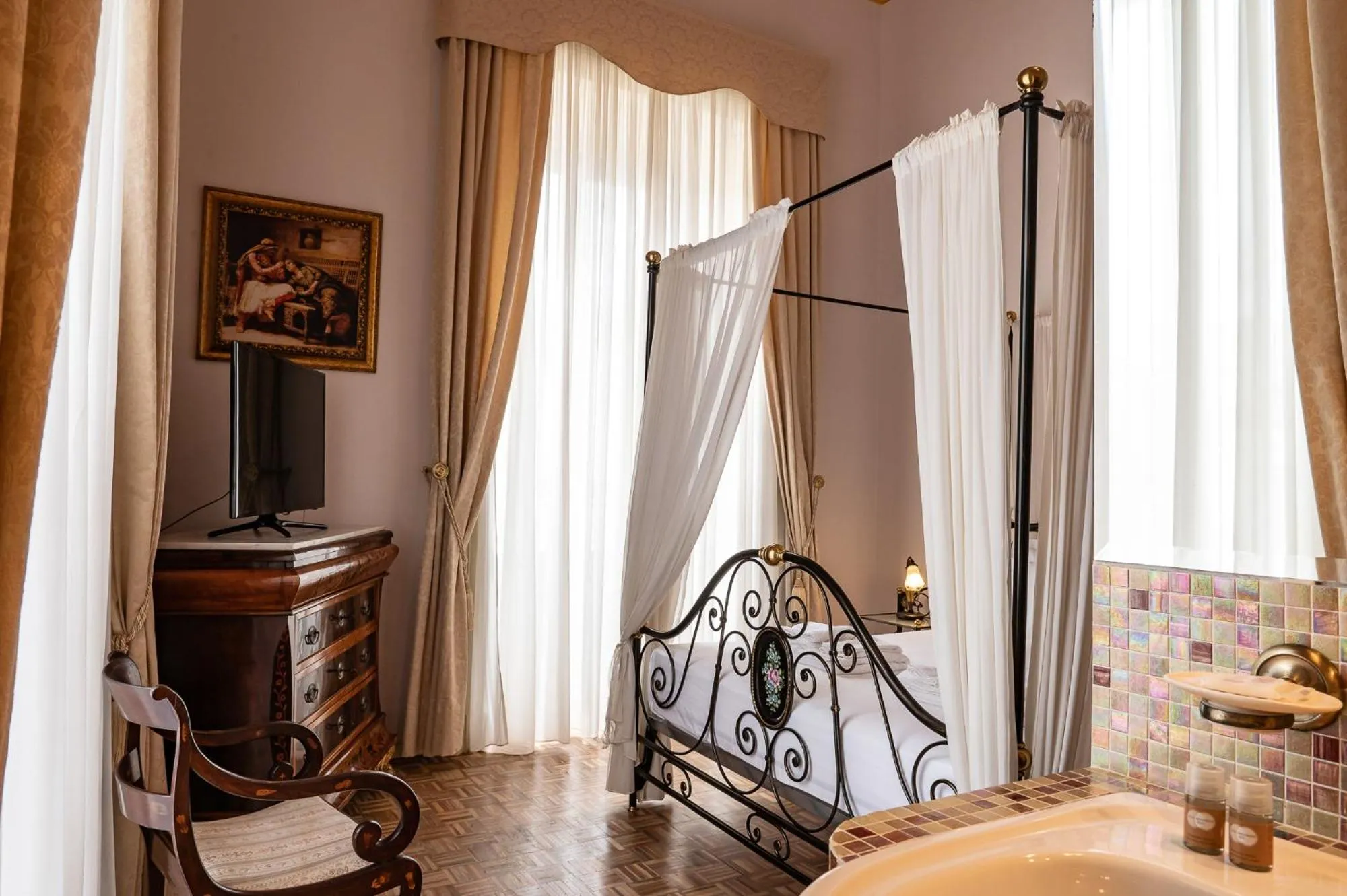 Bed in Personè Palace - by Symphonya Luxury