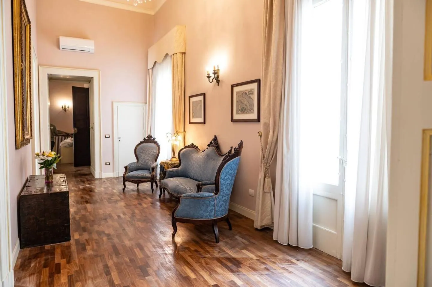 Seating Area in Personè Palace - by Symphonya Luxury