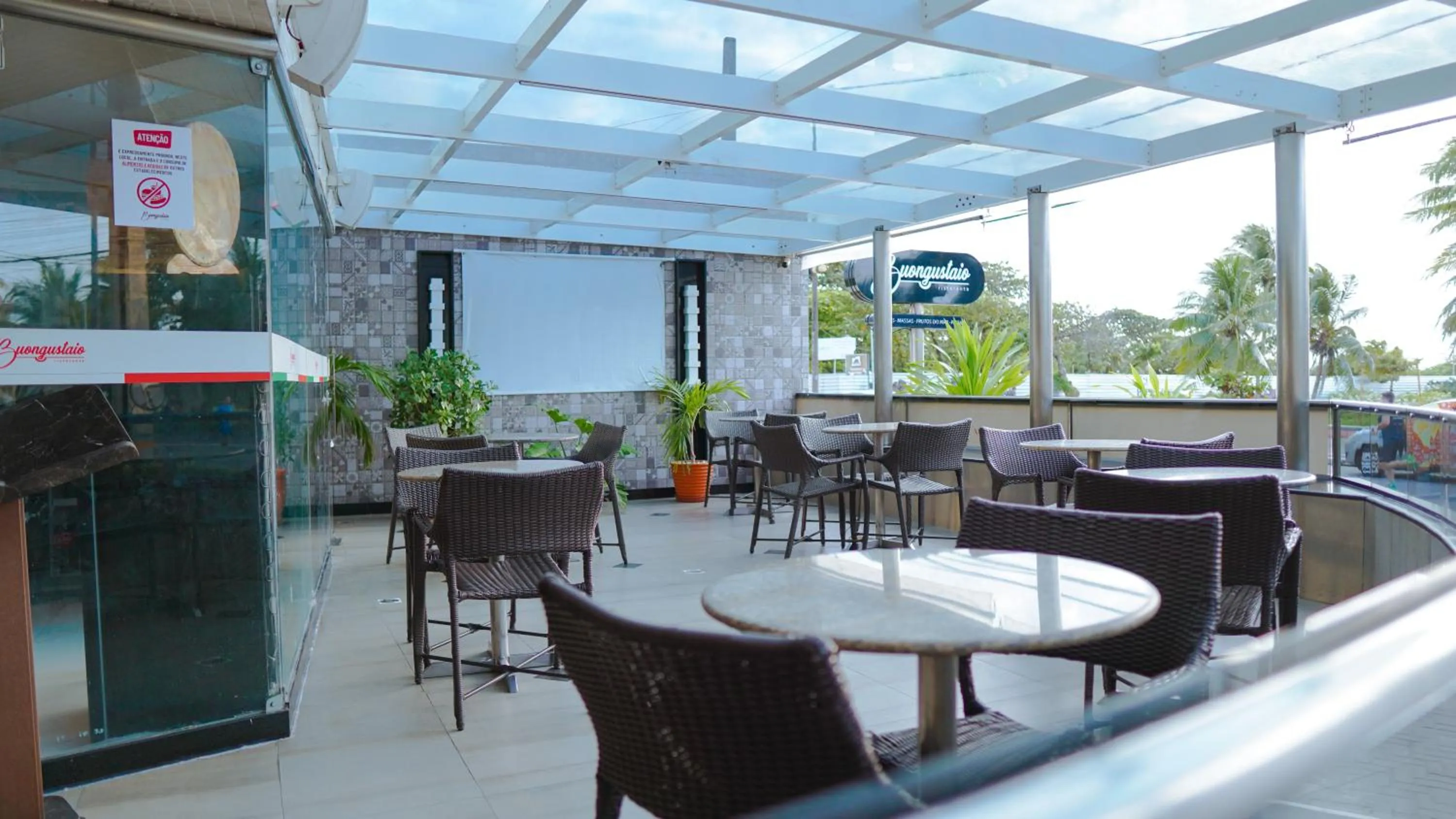 Restaurant/places to eat in Atlântico Praia Hotel