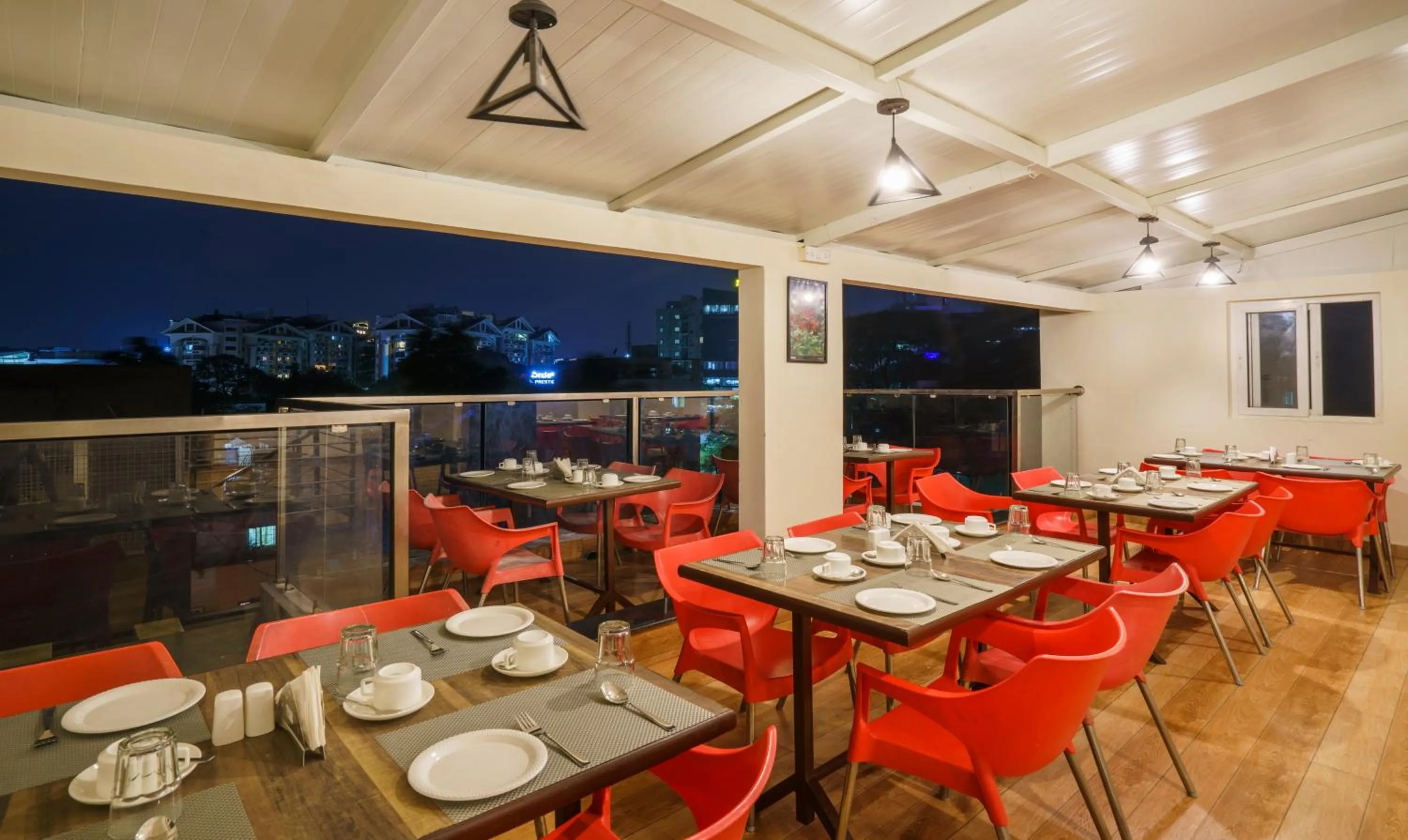 Restaurant/places to eat in Treebo Elite 7