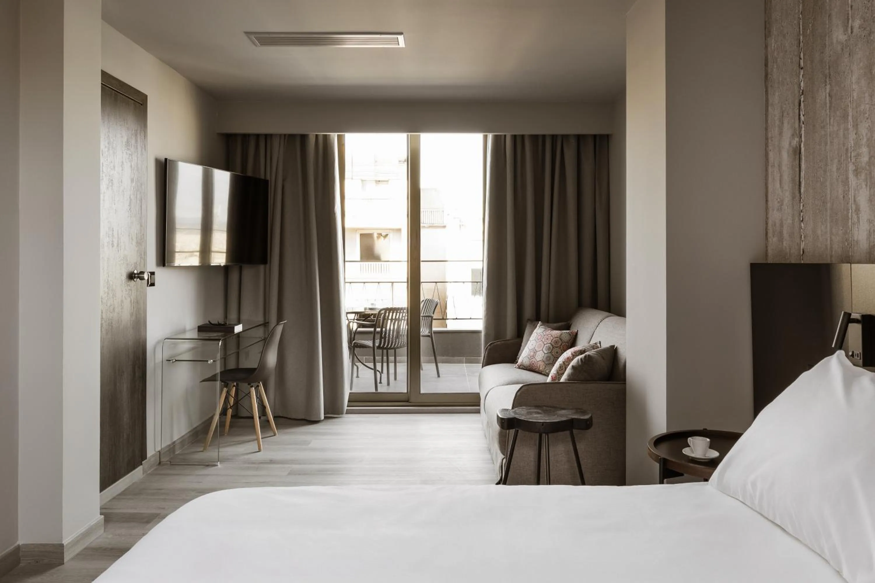 TV and multimedia, Bed in Alassia Hotel