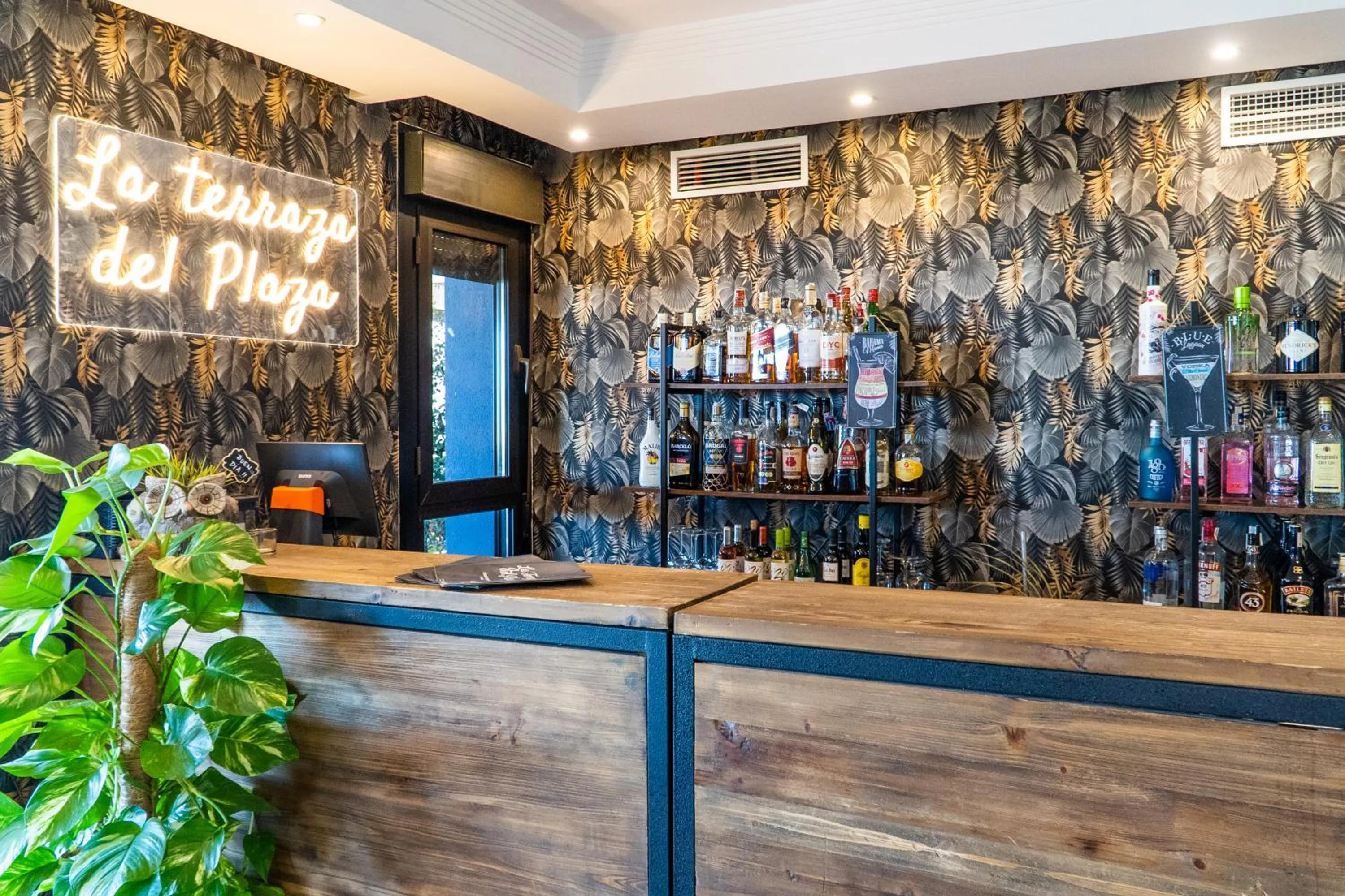 Lounge or bar in Hotel Spa Cádiz Plaza