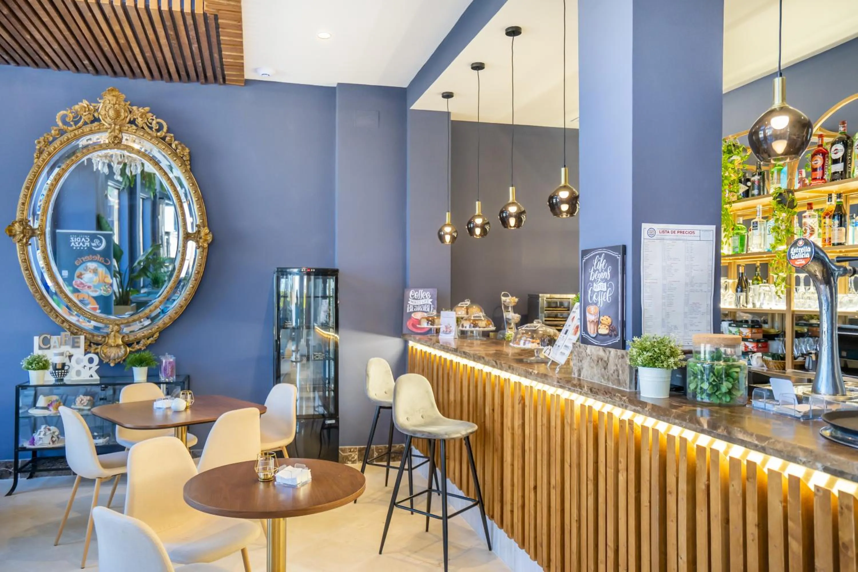 Lounge or bar in Hotel Spa Cádiz Plaza