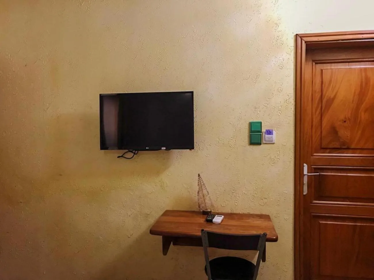 TV and multimedia in HÔTEL NOAHGARDEN 2