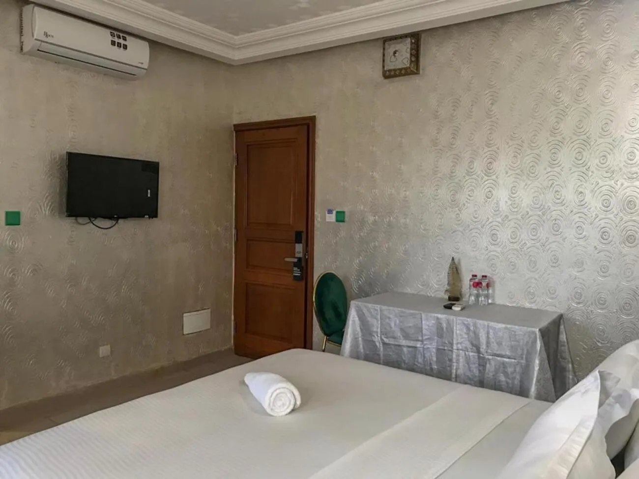 TV and multimedia, Bed in HÔTEL NOAHGARDEN 2