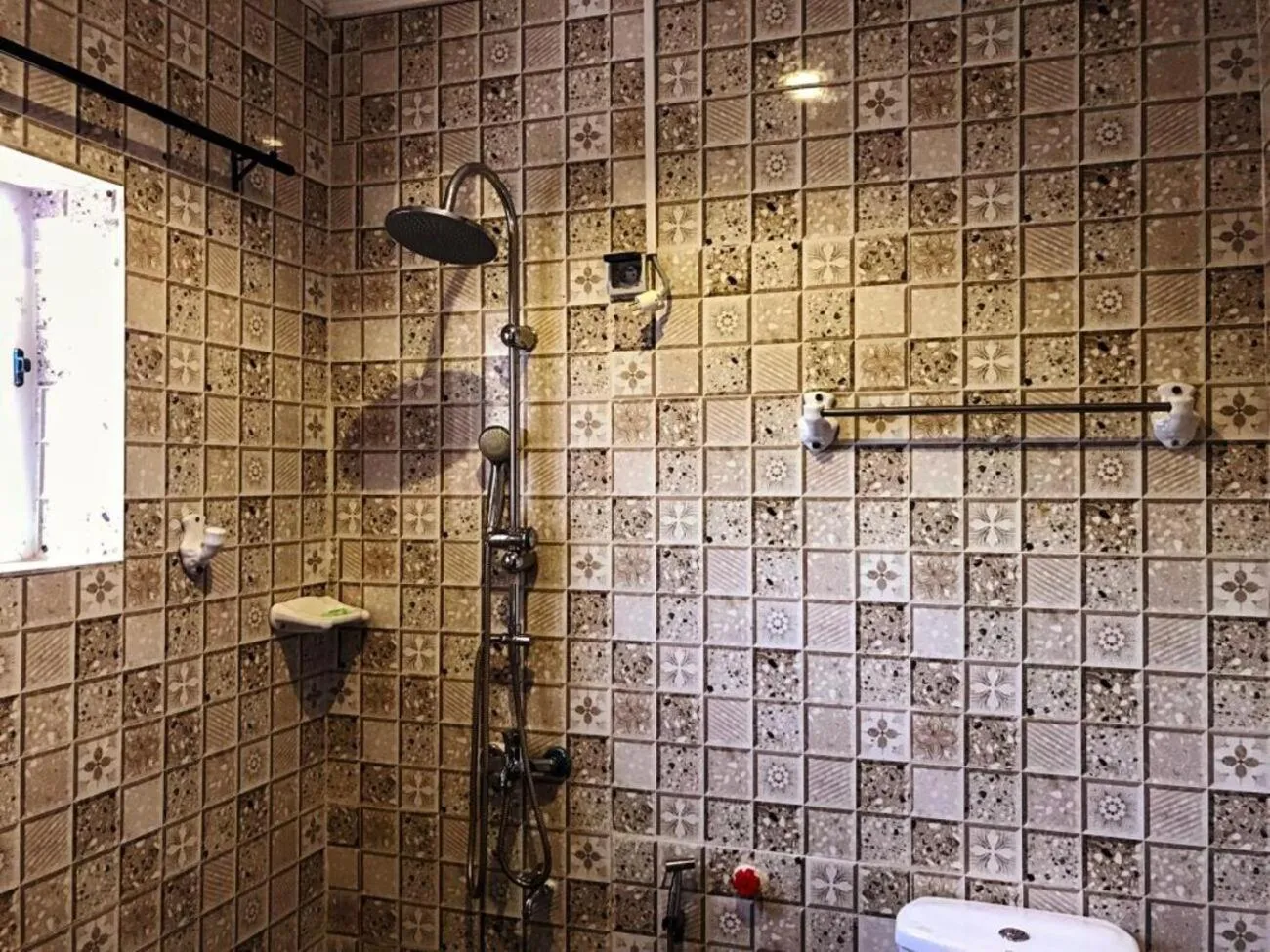 Shower in HÔTEL NOAHGARDEN 2