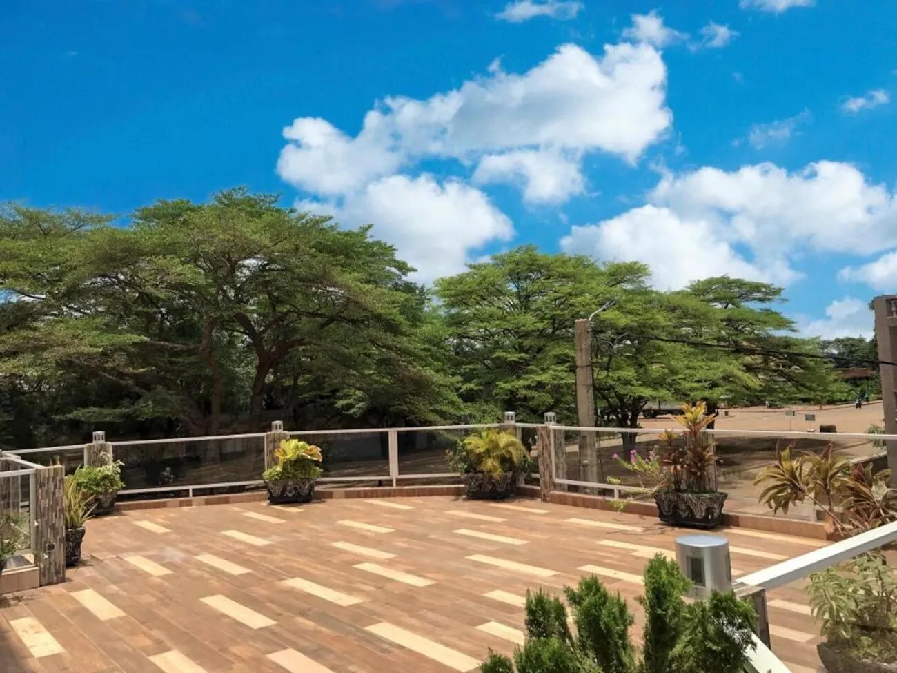 Patio in HÔTEL NOAHGARDEN 2