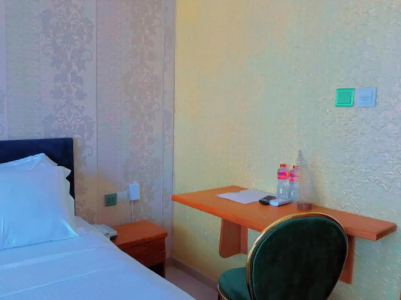 hair dresser, Bed in HÔTEL NOAHGARDEN 2