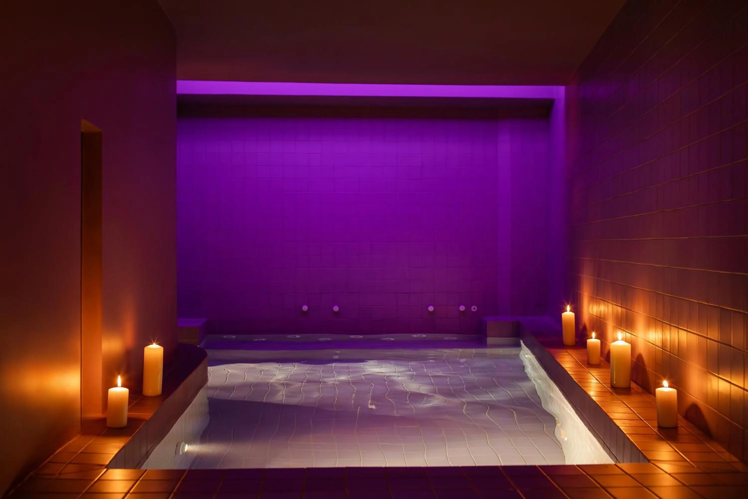 Swimming pool in Neo Suites