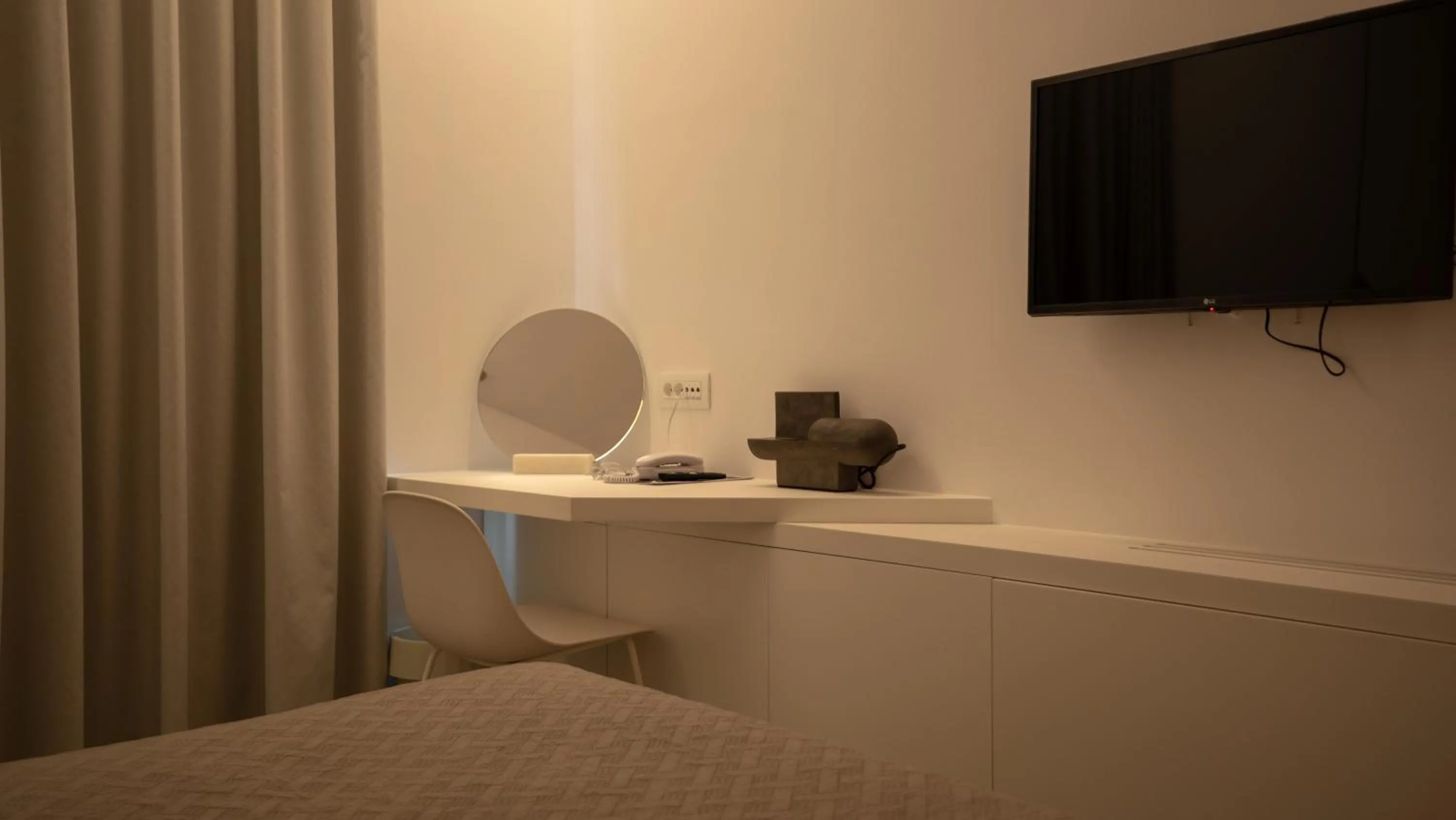 Bedroom, Bed in Neo Suites