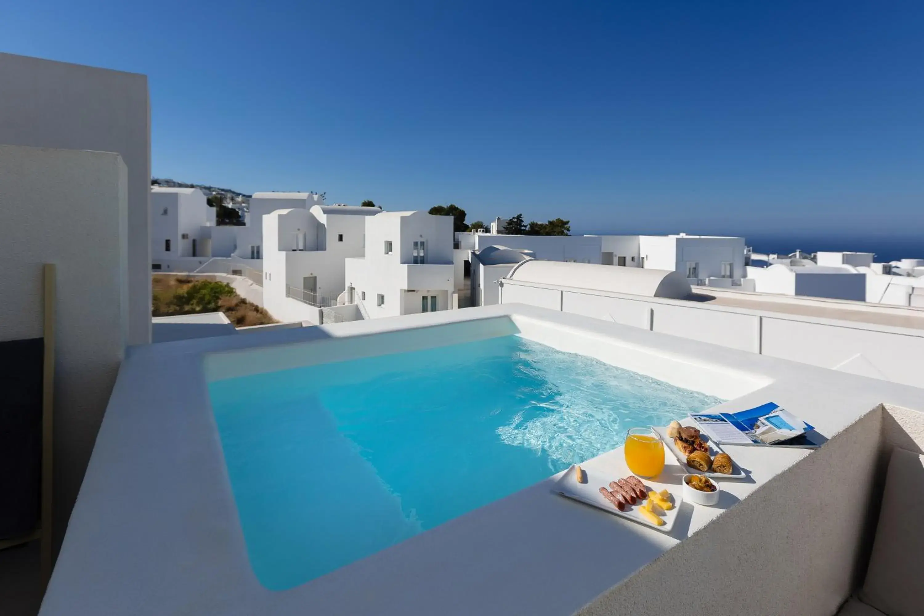 Suite with Heated Plunge Pool & Sea View - High Privacy in Neo Suites Suite with Heated Plunge Pool & Sea View - High Privacy in Neo Suites