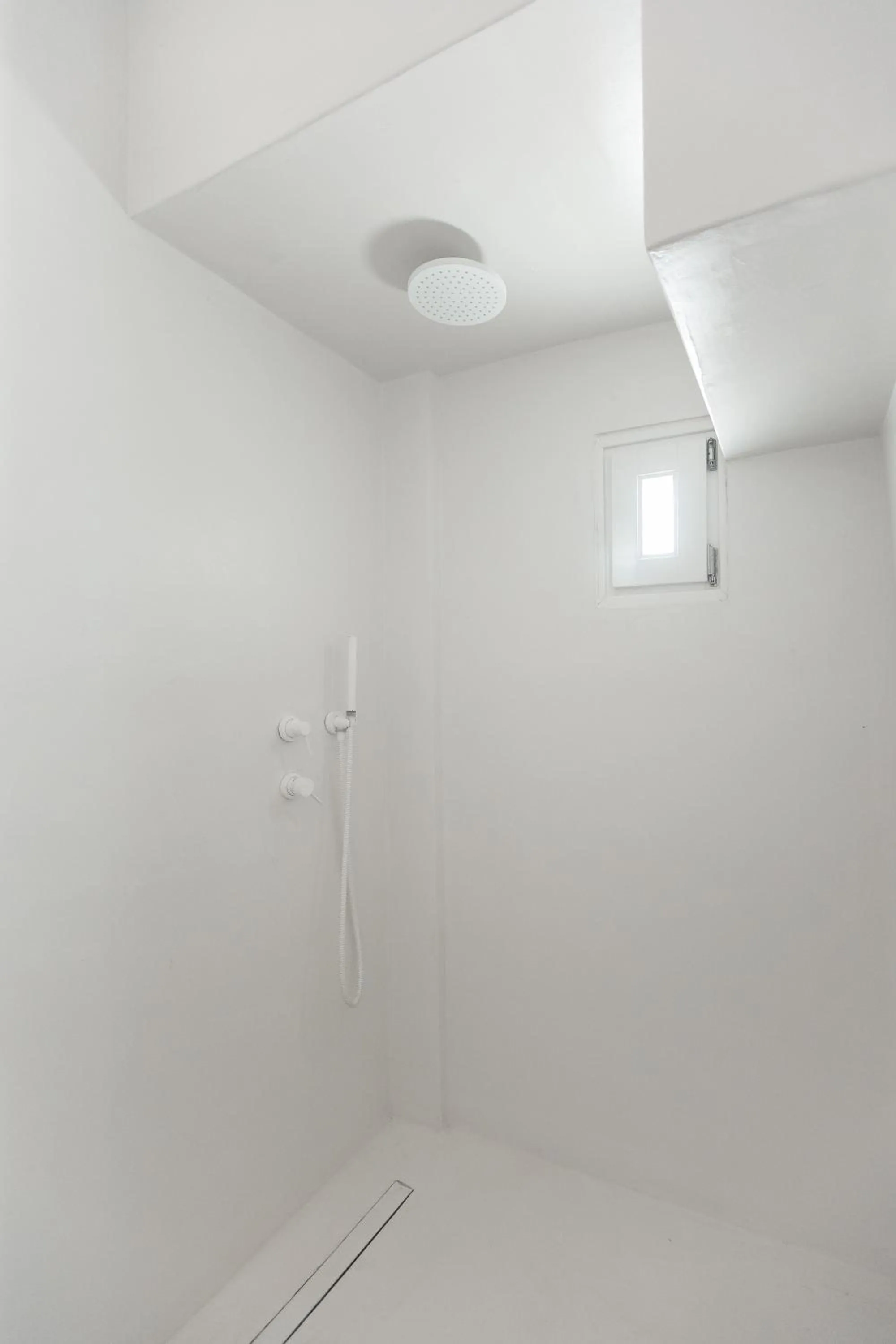 Shower in Neo Suites