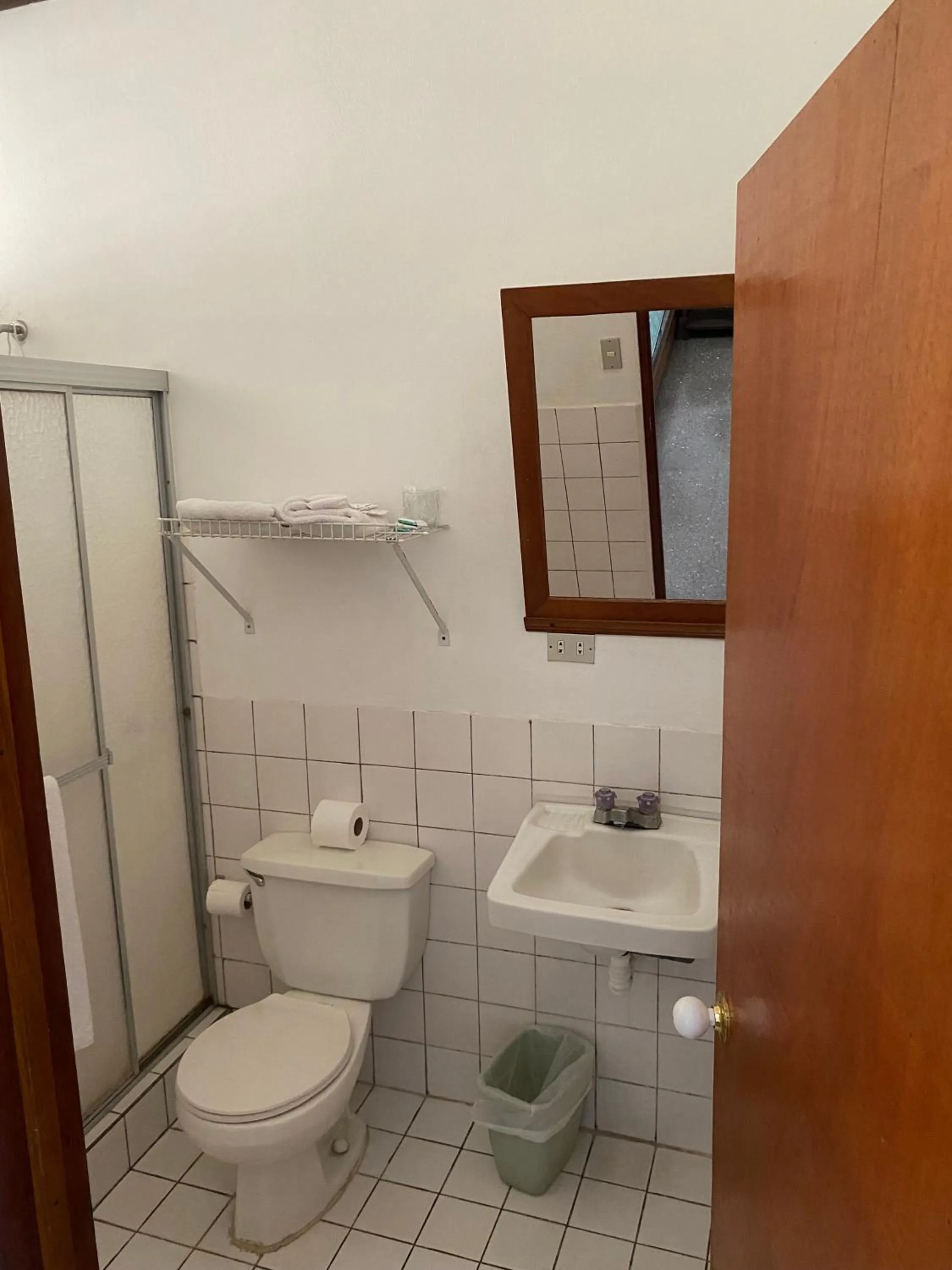 Toilet in Hotel Del Aserradero