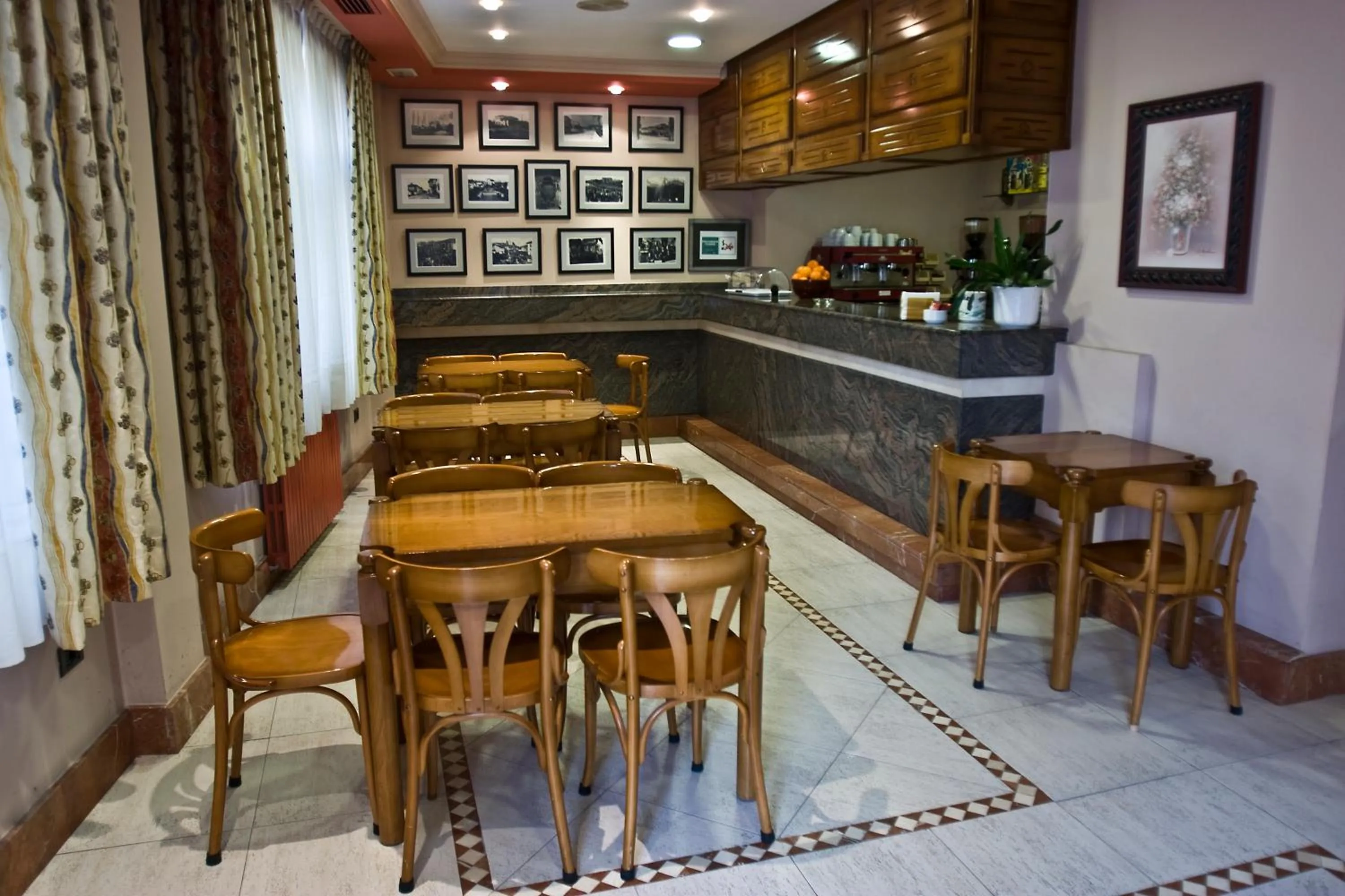 Restaurant/places to eat in Hotel Doña Nieves
