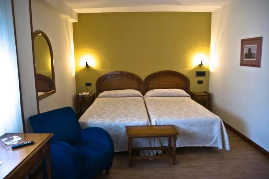 Bedroom, Bed in Hotel Doña Nieves