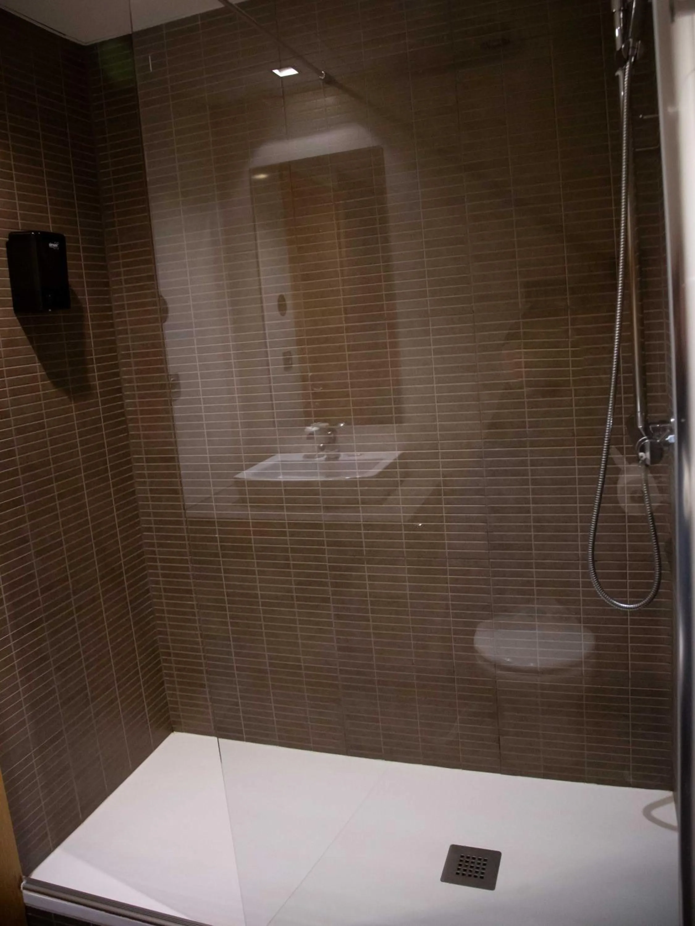 Shower in Hotel Restaurante Cadosa