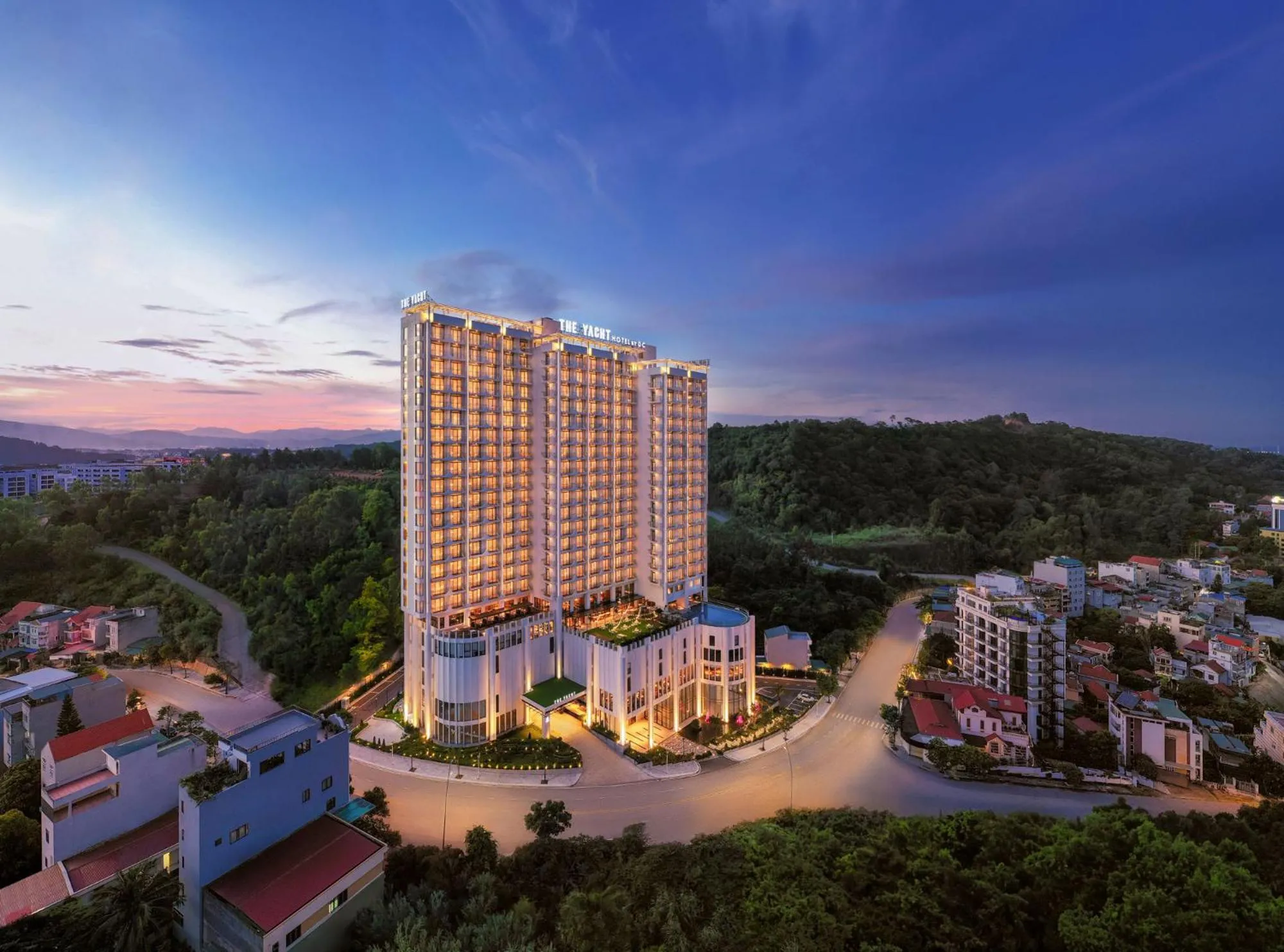 Facade/entrance in The Yacht Hotel by DC