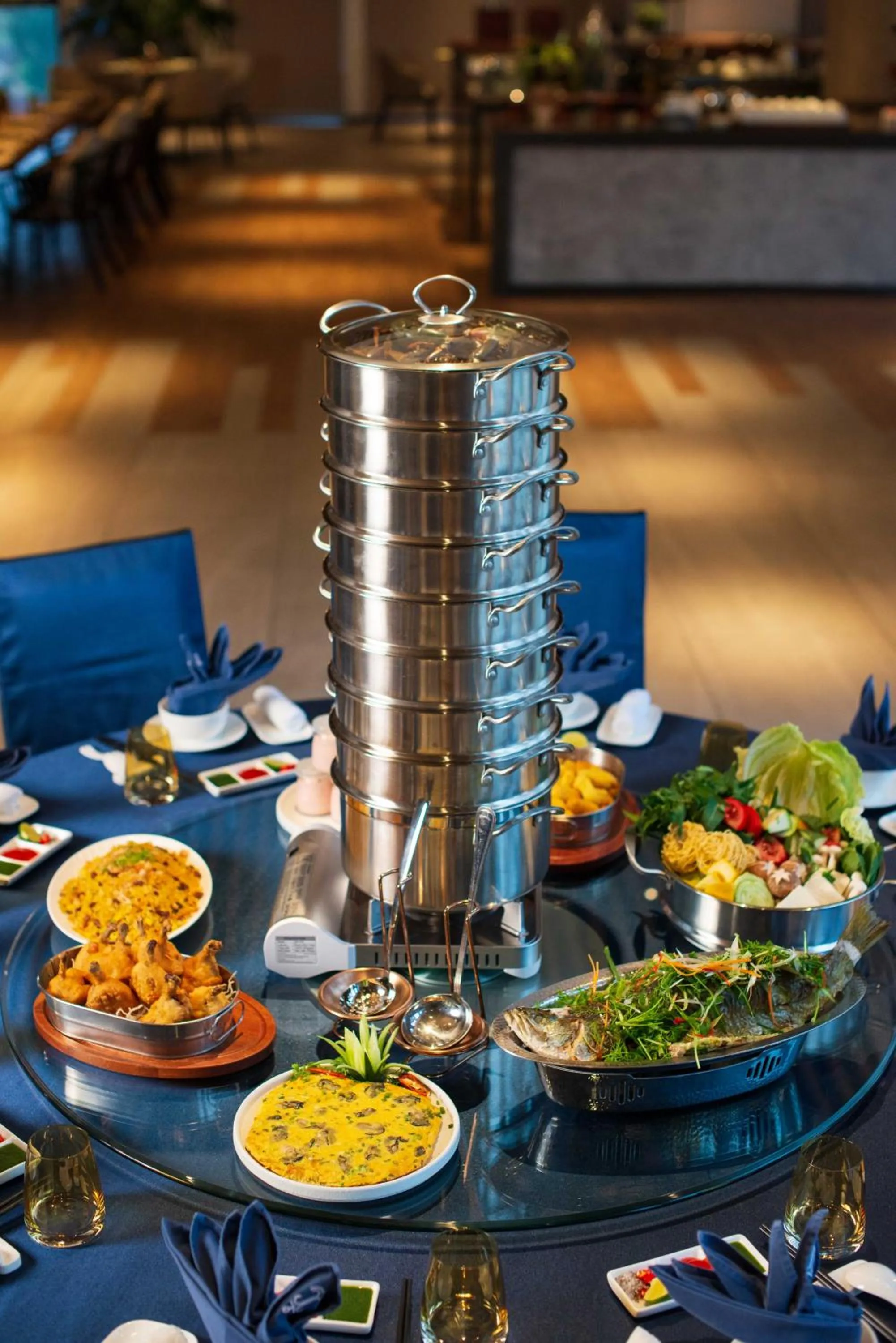 Restaurant/places to eat in The Yacht Hotel by DC