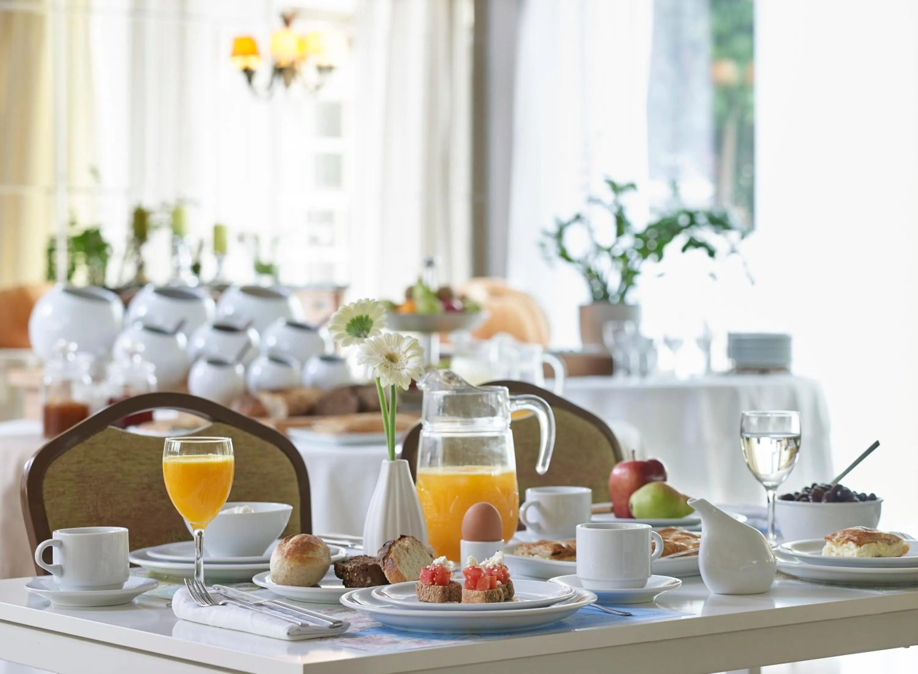 Restaurant/places to eat in Amarilia Hotel