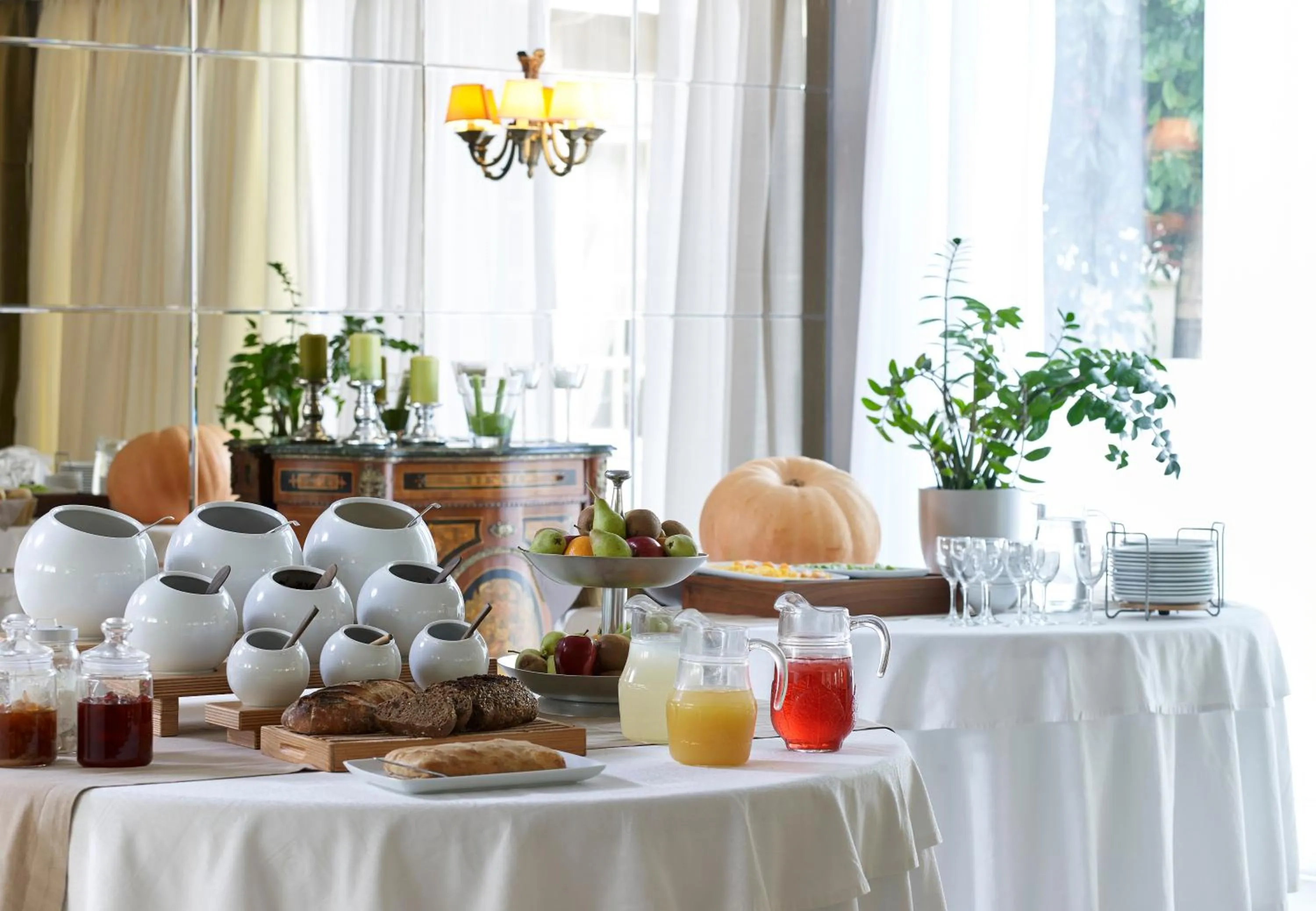 Restaurant/places to eat in Amarilia Hotel