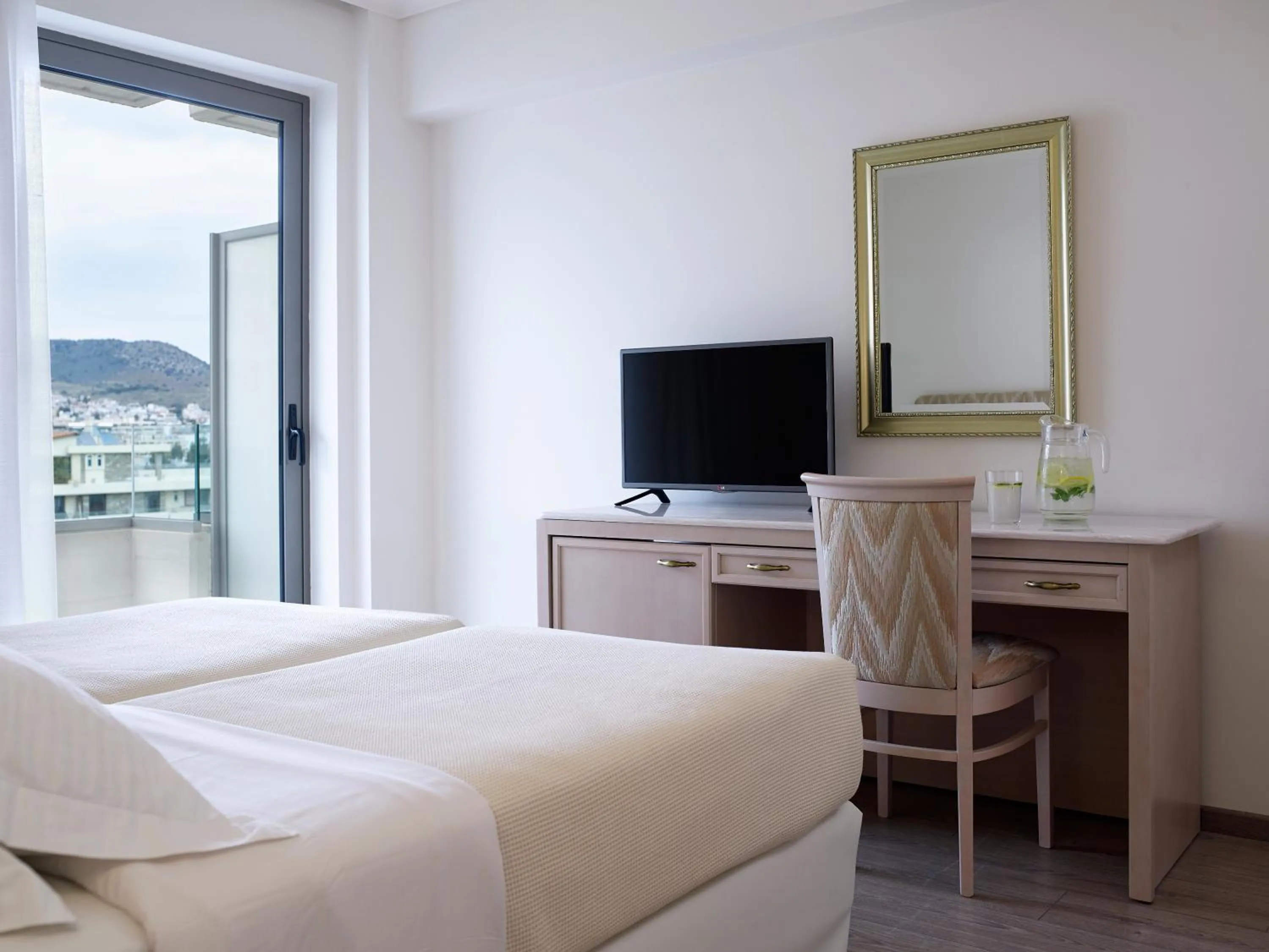 TV and multimedia, Bed in Amarilia Hotel