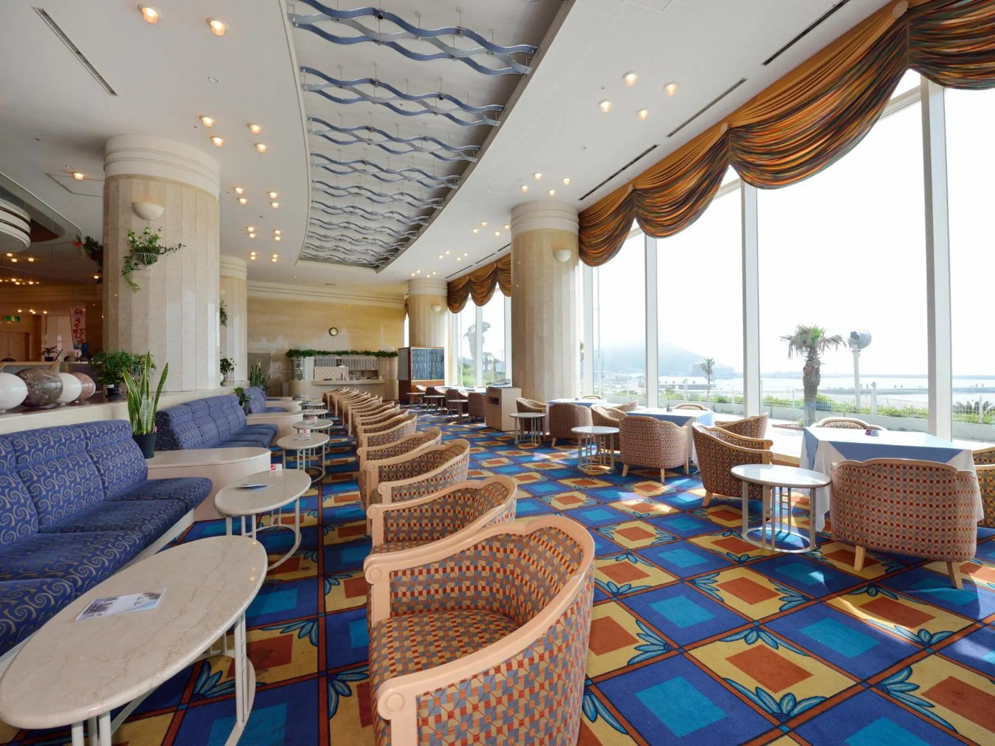 Lounge or bar in Irago Resort & Convention Hotel