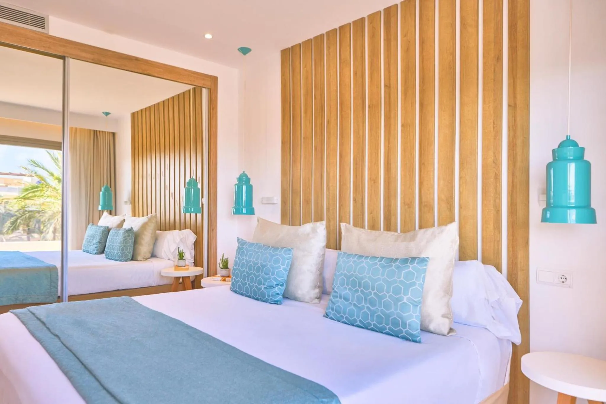 Photo of the whole room, Bed in Zafiro Palmanova