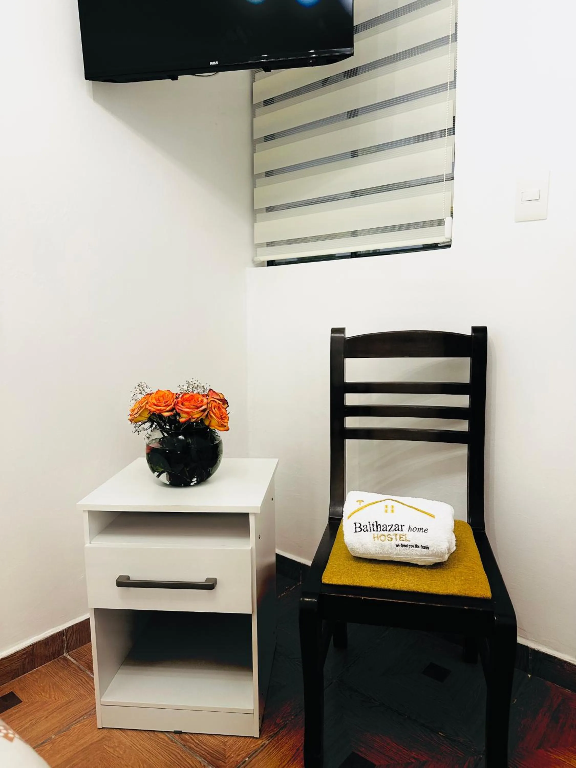 hair dresser in Casa Balthazar Hostel