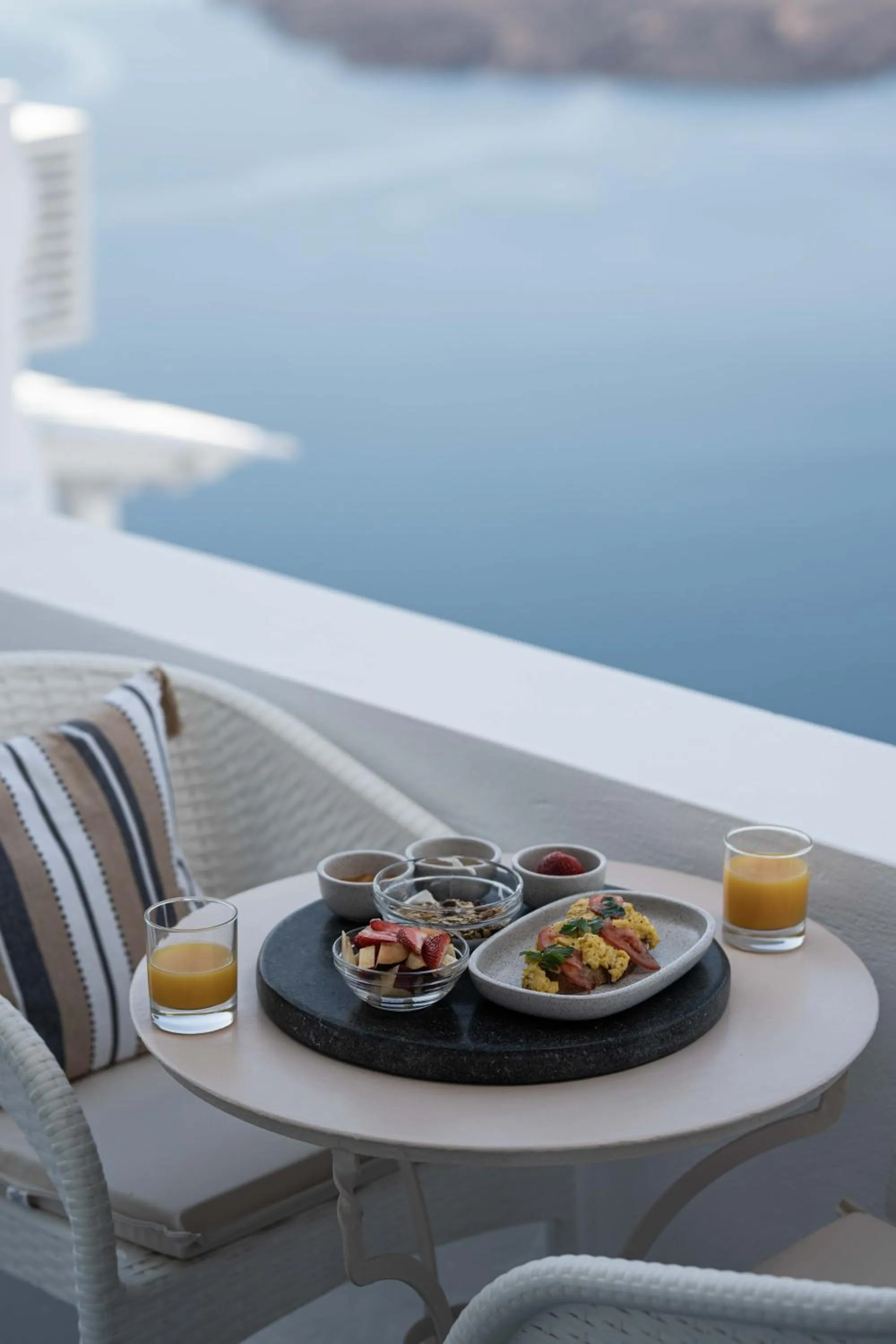 Breakfast in La Roka, Cliffside Memories