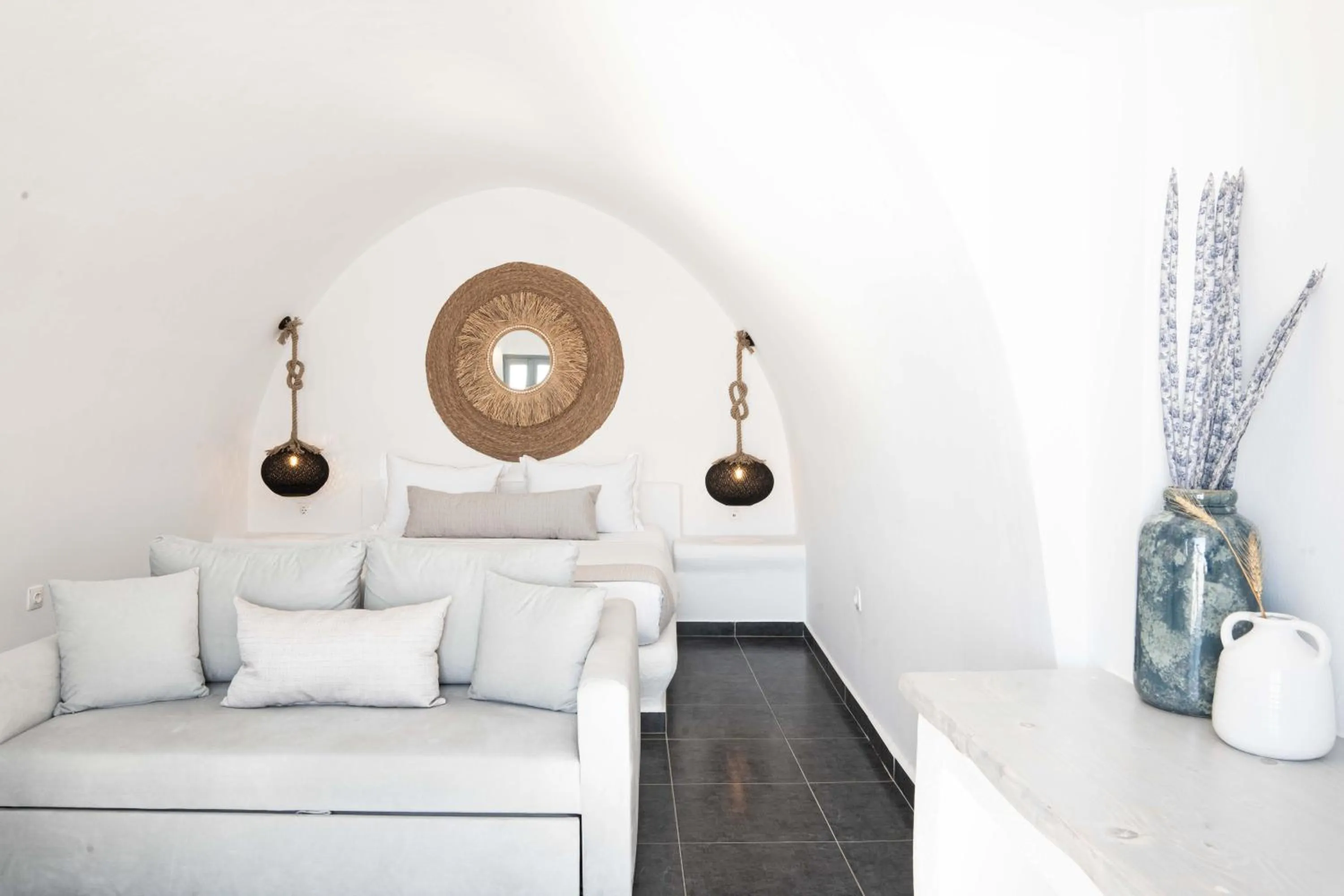 Photo of the whole room in La Roka, Cliffside Memories