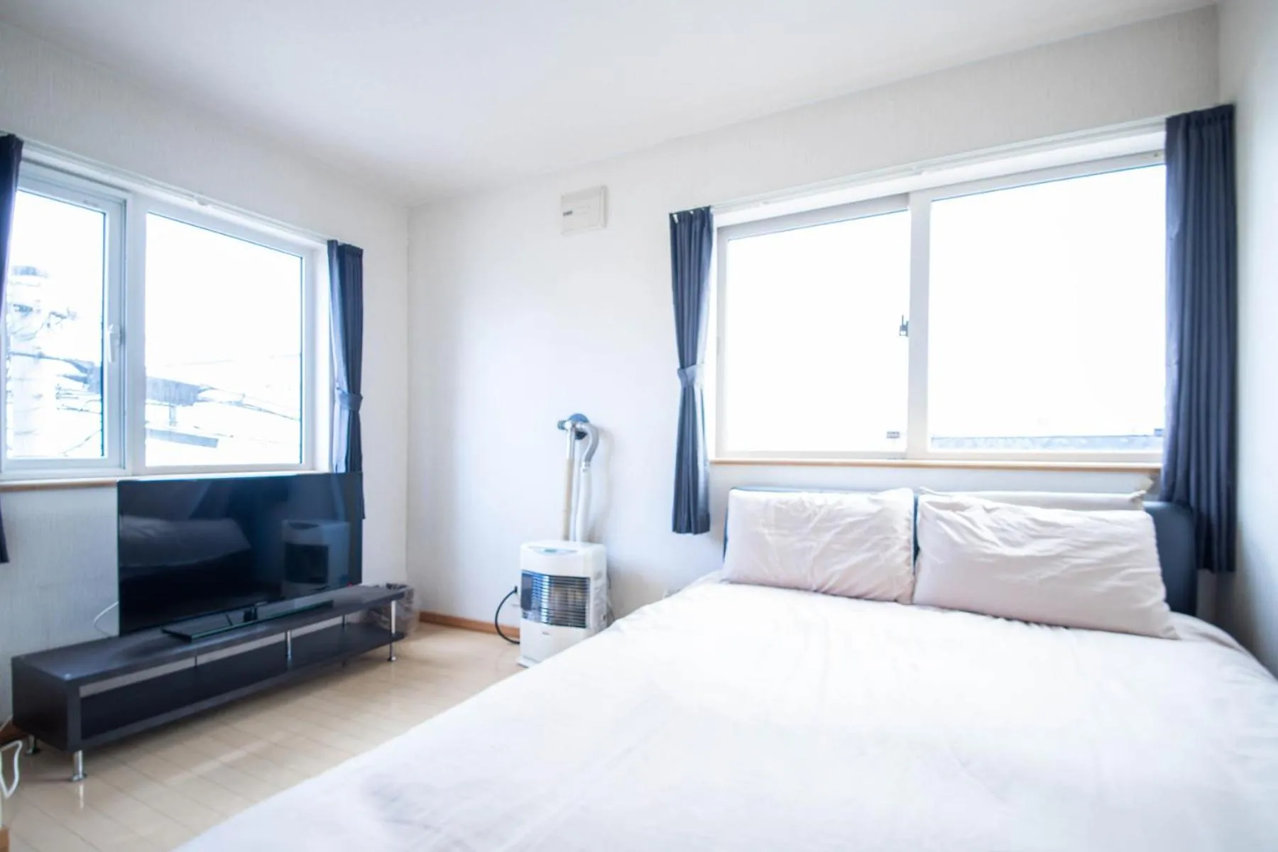 Bed in Sumiyoshi House Room B