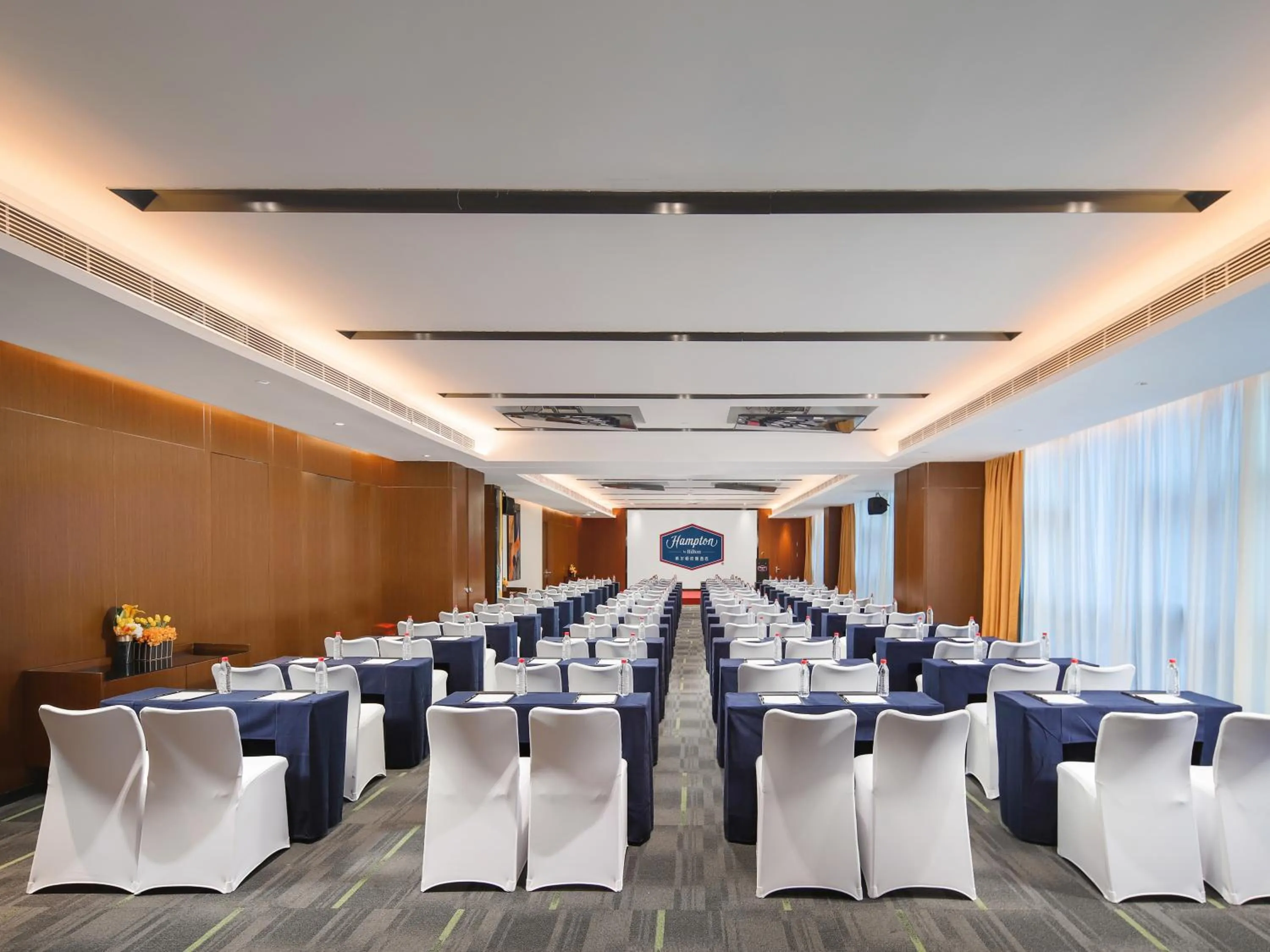 Meeting/conference room in Hampton by Hilton Shenzhen Longhua Qinghu