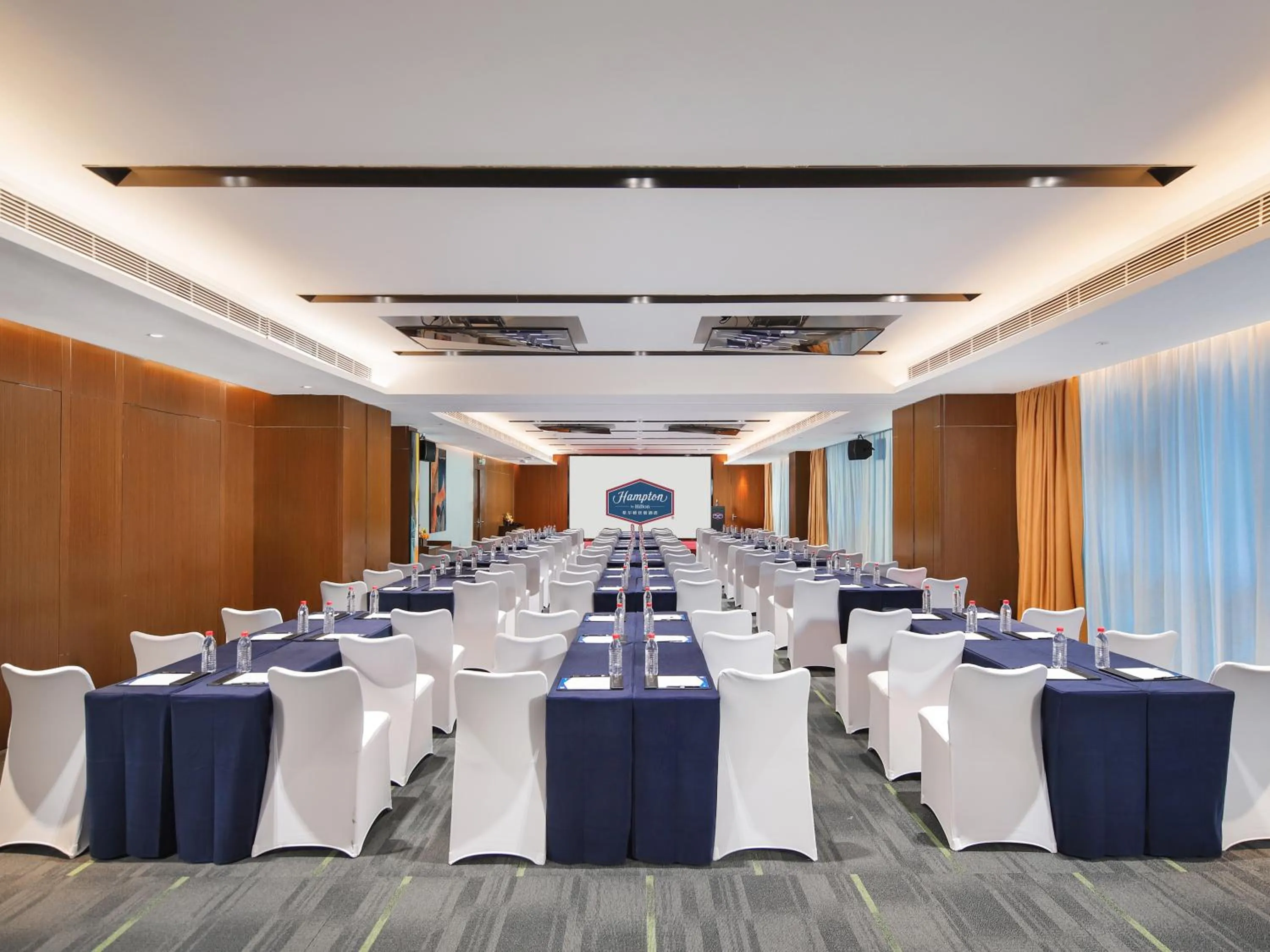 Meeting/conference room in Hampton by Hilton Shenzhen Longhua Qinghu