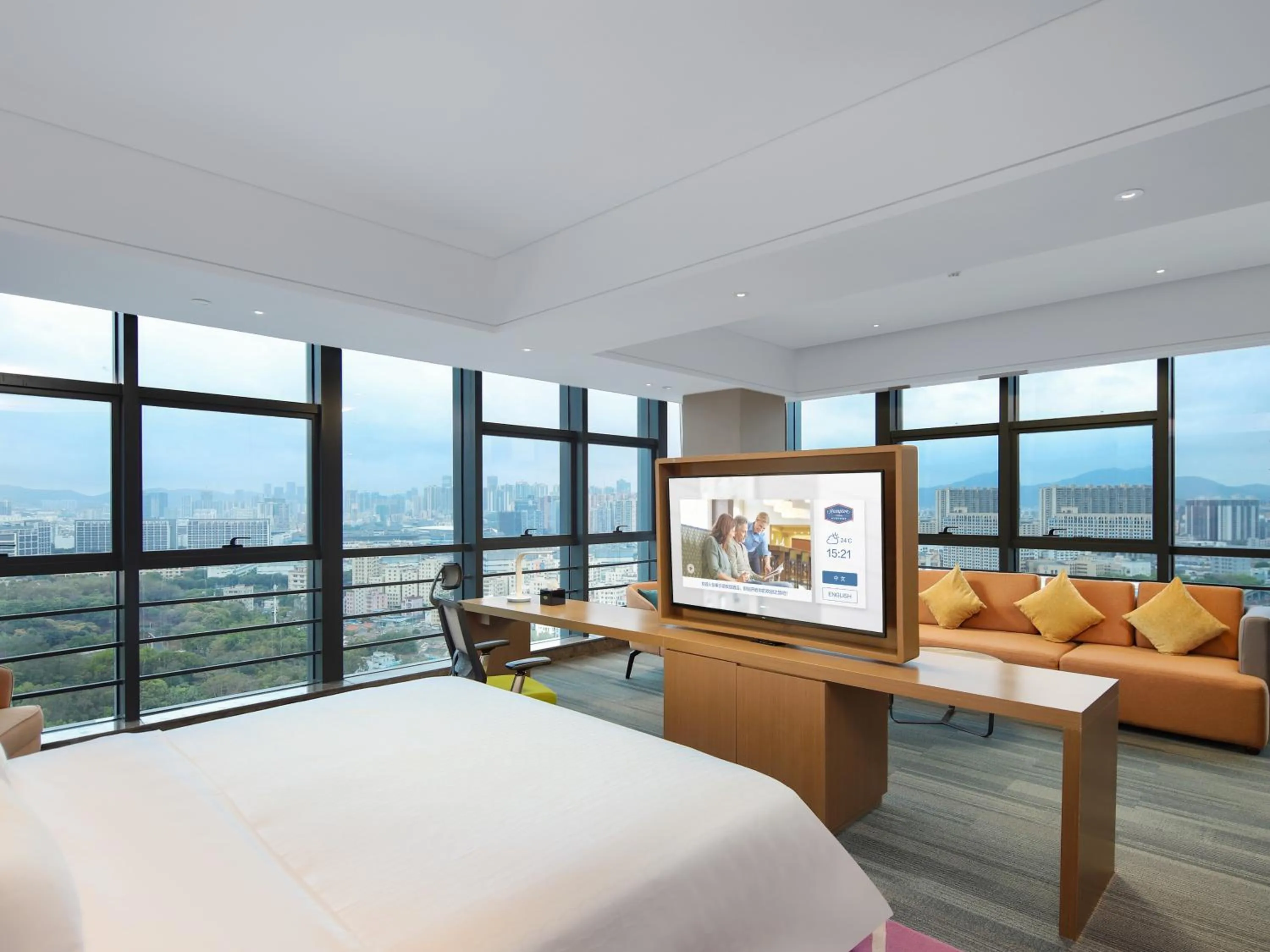 Photo of the whole room, Bed in Hampton by Hilton Shenzhen Longhua Qinghu