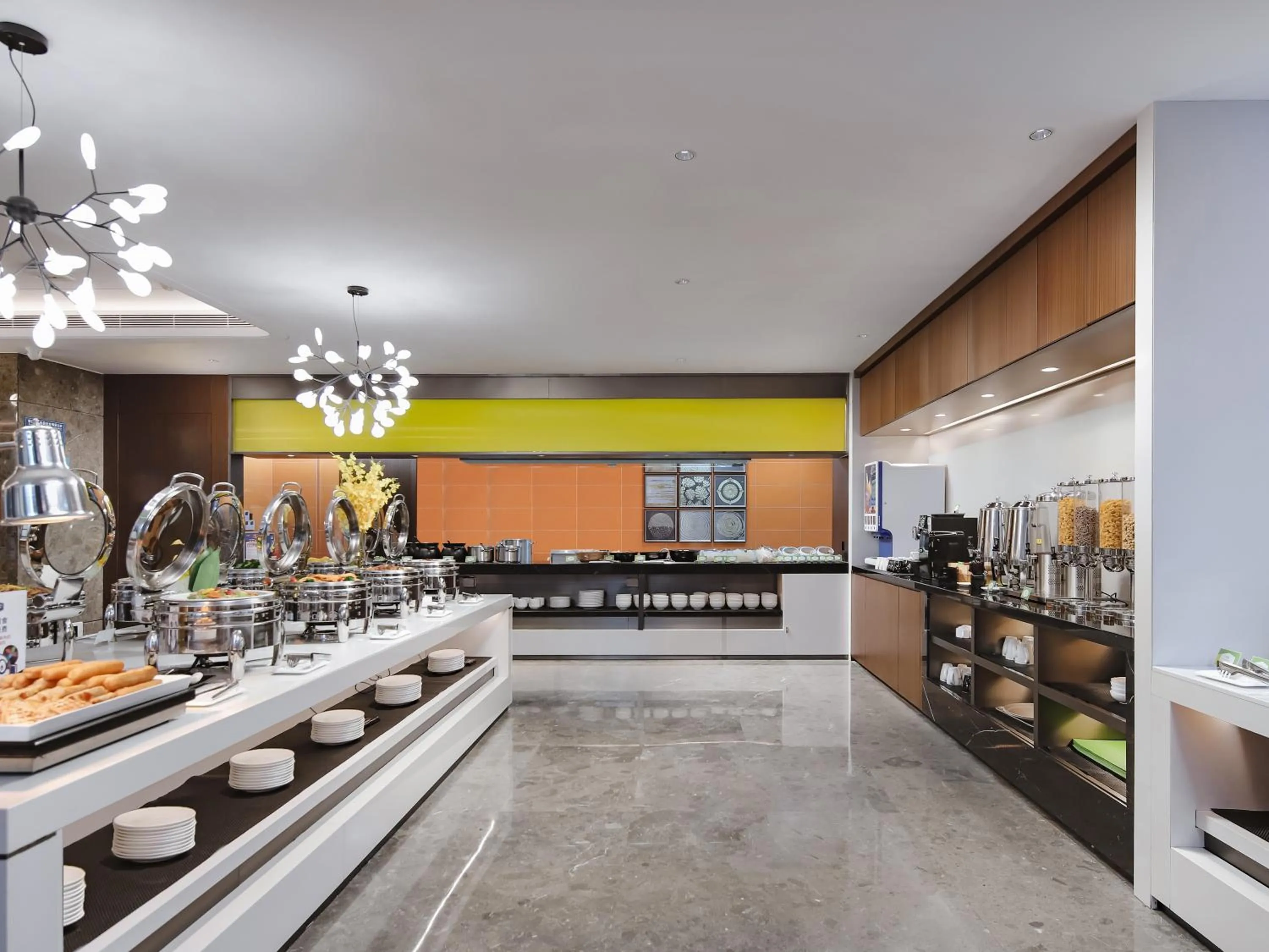 Restaurant/places to eat in Hampton by Hilton Shenzhen Longhua Qinghu