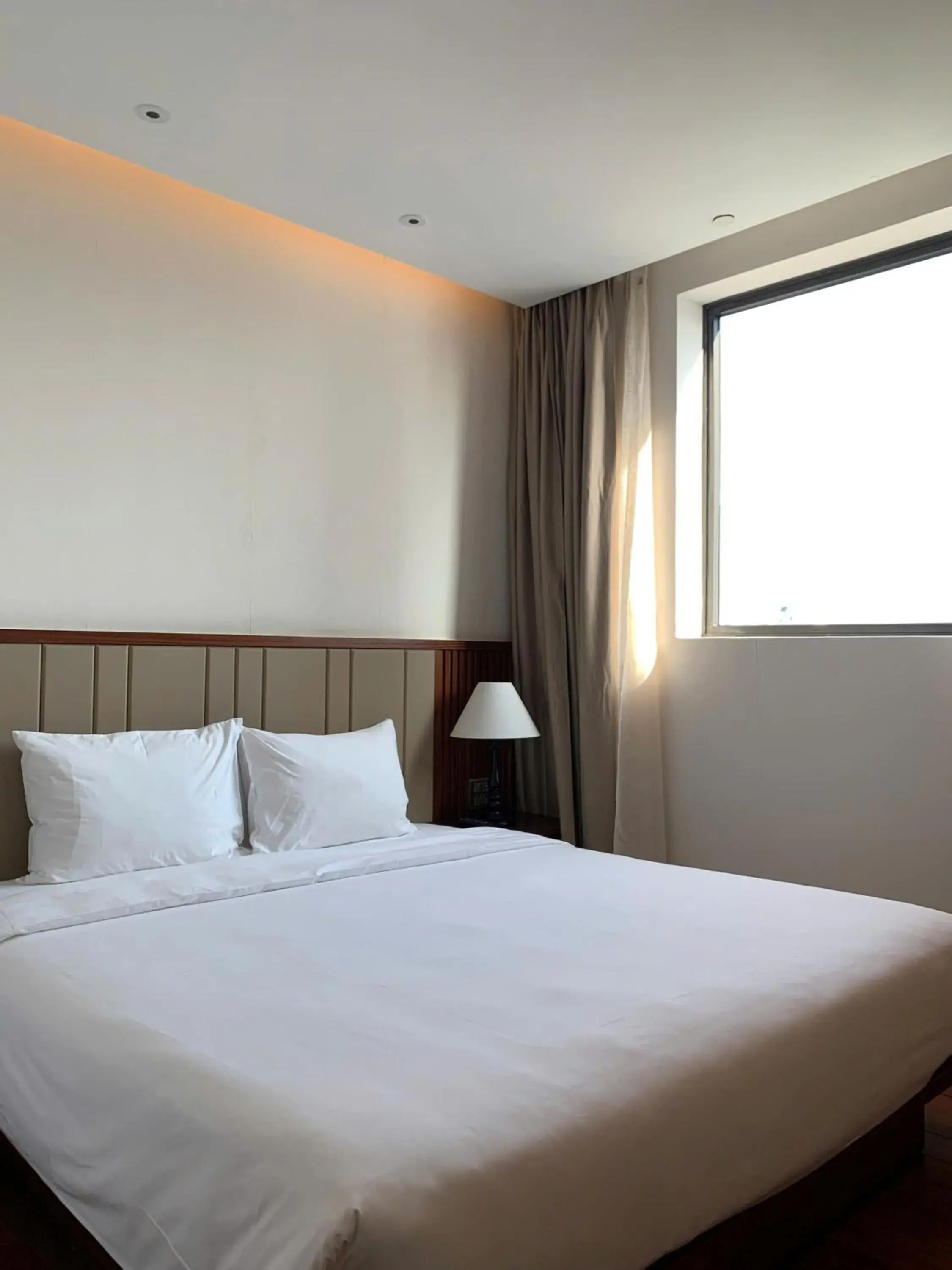 Deluxe Double with Partial Sea View in Green Beach Hotel Nha Trang Deluxe Double with Partial Sea View in Green Beach Hotel Nha Trang