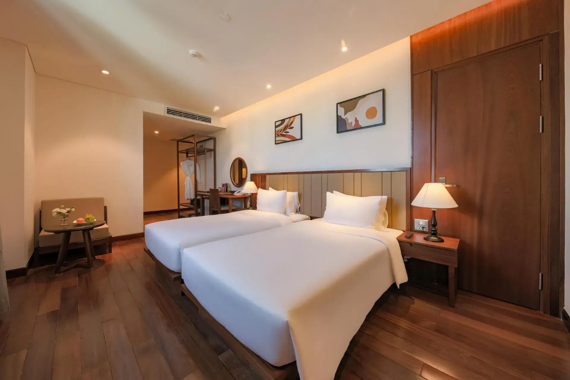 Deluxe Twin with Partial Sea View in Green Beach Hotel Nha Trang Deluxe Twin with Partial Sea View in Green Beach Hotel Nha Trang